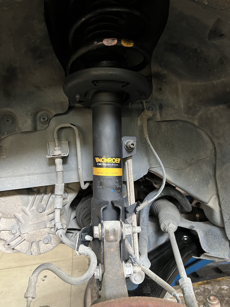 Ford EcoSport | โช้คอัพ Monroe OE Spectrum + ยาง Nexen SU4 | คืนความนุ่มนวล มั่นใจยกชุด - ยางเจริญรุ่งเรือง นนทบุรี Ford EcoSport คันนี้...อัปเกรดความสบายและความปลอดภัยยกชุด! ✨ ใครใช้ Ford EcoSport แล้วรู้สึกว่าช่วงล่างเริ่มกระด้าง โยนตัว หรือถึงเวลาเปลี่ยนยางชุดใหม่แล้ว... เราจัดชุดอัปเกรดที่สมบูรณ์แบบเพื่อคืนความนุ่มนวลและมั่นใจให้รถคุณแล้วครับ! งานนี้ครบจบในที่เดียว! ✅ โช้คอัพ Monroe OE Spectrum: คืนความ นุ่มนวล สบายสไตล์รถยุโรป ด้วยเทคโนโลยี ICV ช่วยลดเสียงรบกวนและแรงสั่นสะเทือน ✅ ยาง Nexen NFERA SU4 (215/60R16): ยางสมรรถนะสูงที่เน้นความ เงียบ และ ยึดเกาะถนน ได้ดีเยี่ยม ทั้งบนถนนแห้งและเปียก ✅ บริการครบวงจร: ติดตั้งโช้คอัพ พร้อมเปลี่ยนยาง ตั้งศูนย์ถ่วงล้อ ครบทุกขั้นตอนโดยทีมช่างผู้เชี่ยวชาญ สิ่งที่จะได้รับหลังจากติดตั้ง: ความนุ่มนวลสูงสุด: ฟีลลิ่งการขับขี่ที่สบายขึ้นอย่างเห็นได้ชัด การควบคุมที่มั่นคง: รถเกาะถนนได้ดีขึ้น ไม่โคลงเคลง เข้าโค้งมั่นใจ ความปลอดภัยเต็มพิกัด: ยางและโช้คอัพใหม่ทำงานร่วมกันอย่างสมบูรณ์แบบ 👉 ถึงเวลาคืนความนิ่งและความสบายให้ EcoSport ของคุณแล้ว! 📌 สอบถามข้อมูลเพิ่มเติม หรือนัดหมายเข้ารับบริการ ☎️ : 08-6569-1915 ☎️ : 08-6544-5963 💬 Line id : @88rw 📍 Location : https://goo.gl/maps/HrNUAZXPN94KvxZ98 🌐 Facebook : https://www.facebook.com/88rwtire #Ford #EcoSport #Monroe #OESpectrum #Nexen #NFERASU4 #ยางรถยนต์ #โช้คอัพ #ช่วงล่าง #ยางเจริญรุ่งเรือง #นนทบุรี #งามวงศ์วาน #ตั้งศูนย์