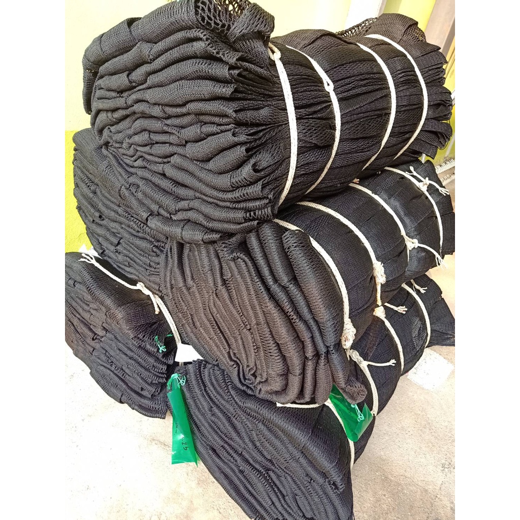 ตาข่ายกันตกSafety net วัสดุHDPE สีดำ ขนาด2.5 มิล ช่องตา 2.5 x2.5CM. ร้อยเชือกขอบติดตั้งใช้งานได้ทันที มีขนาดให้เลือก