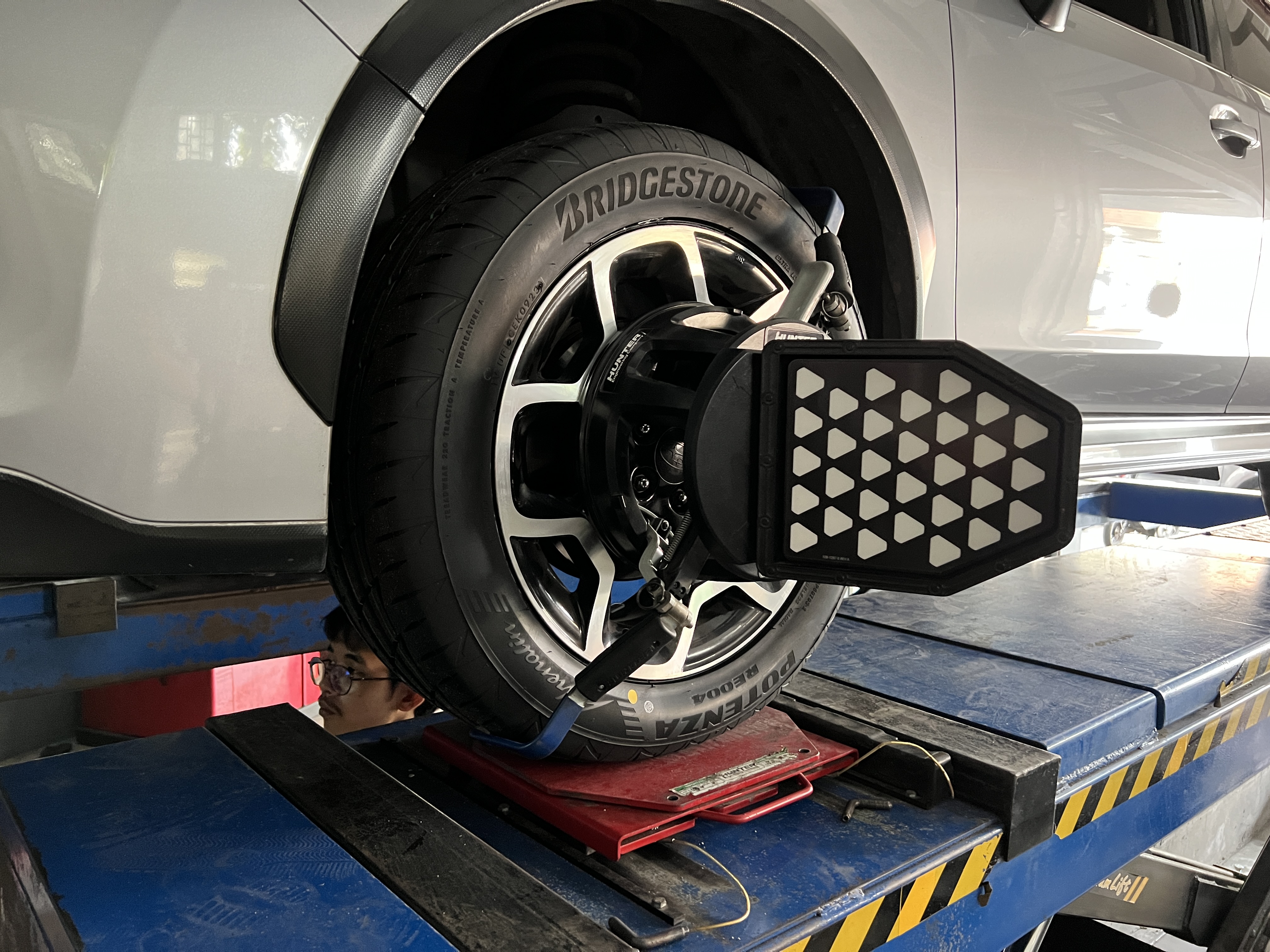 SUBARU XV เปลี่ยนยางเน้นขับสปอร์ต รองรับช่วงล่างดีๆขับ4แบบนี้ต้อง Bridgestone RE004เท่านั้น ลูกค้าเข้าใจว่ายางรถยนต์ และช่วงล่างเป็นเรื่องน่าลงทุน เลือกใช้งานของดีไปเลยได้ทั้งสมรรถนะที่ดีและความปลอดภัย [+] Bridgestone Adrenalin re004 [+] ขนาด 225/55R17 โปรโมชั่นราคาพิเศษ ติดต่อสอบถามเพิ่มเติม โทร : 08-6569-1915 บุ๊ก และทีมงาน ยินดีต้อนรับครับ 𝙊𝙪𝙧 𝙎𝙚𝙧𝙫𝙞𝙘𝙚 บริการทางร้าน เรารับทำอะไรบ้าง 🔧 ติดตั้งยางแบบไร้รอย 100% 🔧 บริการสลับยาง ตามอายุ 🔧 มียางรถยนต์ทุกยี่ห้อให้เลือกซื้อ 🔧 เช็คช่วงล่าง แก้ปัญหาให้ตรงจุด 🔧 บริการล้างลิ้นปีกผีเสื้อ 🔧 บริการเช็คระยะรถยนต์ 🔧 เปลี่ยนถ่ายของเหลวทั้งระบบ 🔧 ตั้งศูนย์ด้วยเครื่อง HUNTER นำเข้าจาก USA #รถยนต์มีปัญหาไม่รู้ต้องแก้ตรงไหน ทางเรายินดี ตรวจหาปัญหาและหาวิธีแก้ บอกลูกค้าก่อนลงมือทำเสมอราคาเป็นธรรมไม่เอาเปรียบ สบายใจคุณลูกค้า ---------------------------------- ดูแลให้คำปรึกษาทุกปัญหาคาใจ ไม่ทิ้งลูกค้า มีบริการหลังการขาย 【ให้ผู้เชี่ยวชาญของเรา ดูแลรถคุณ】 ร้านยางเจริญรุ่งเรือง ยินดีต้อนรับครับ #ยางรถยนต์ #bridgestone #aldrenalin #re004