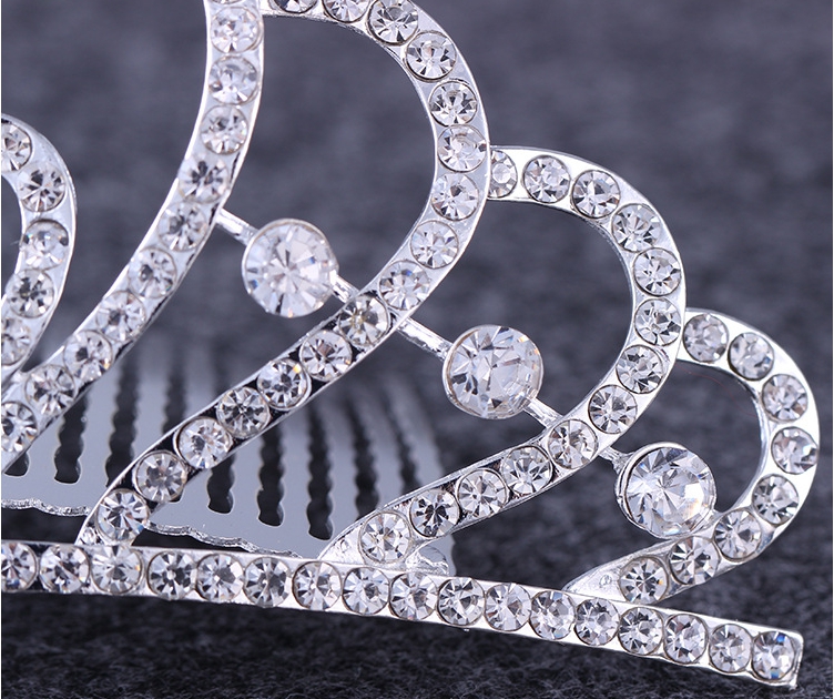 มงกุฏเพชรรูปหัวใจเด่นสวย ขนาดกว้าง 13 สูง 6 ซม. แบบหวีปักง่าย #พร้อมส่ง