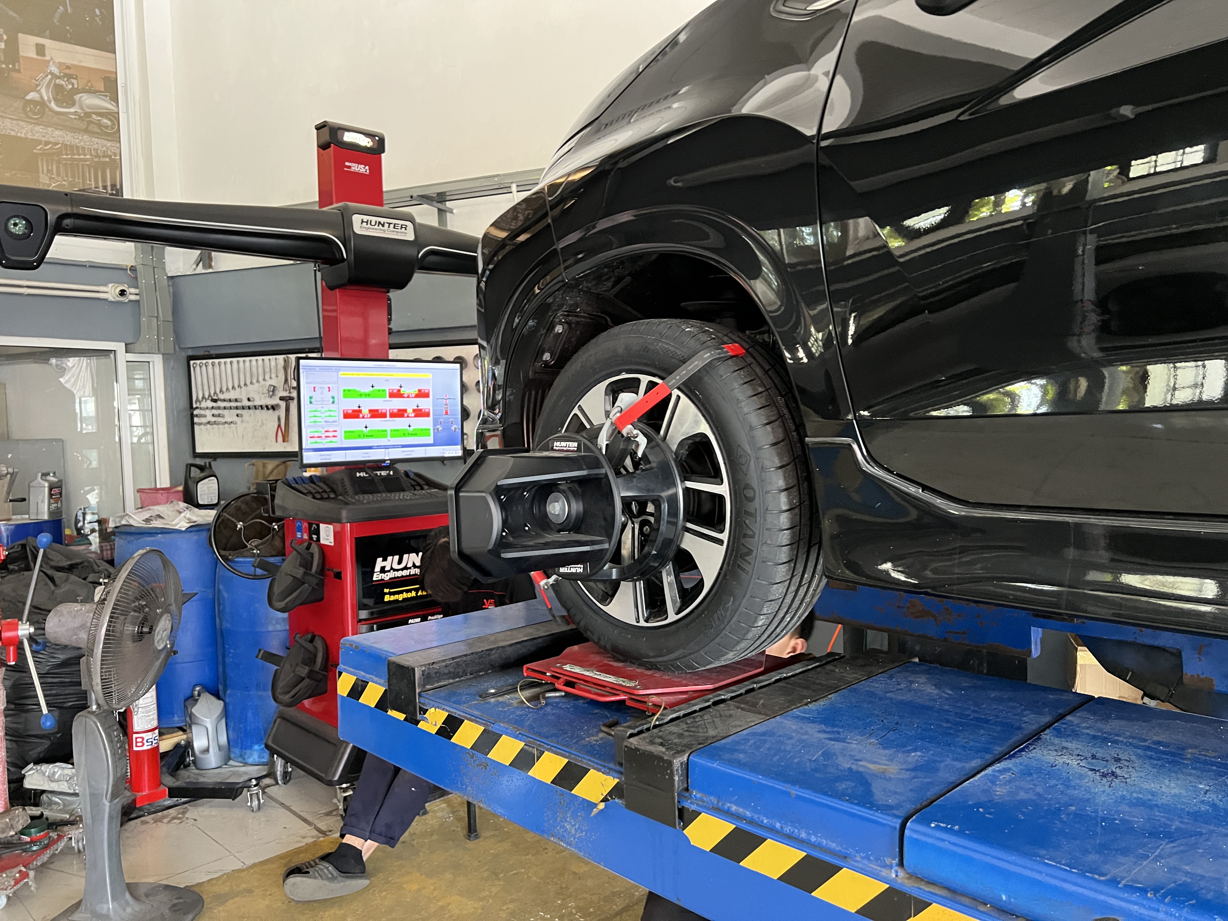 MITSUBISHI XPANDER เปลี่ยนยางใช้งานประจำวัน เน้นไม่แพงมาก ใช้งานได้ ขับเรื่อยๆ ไม่ได่ขับเร็วมากนัก [+] OTANI KC1000 [+] ขนาด 205/55R16 โปรโมชั่นราคาพิเศษ ติดต่อสอบถามเพิ่มเติม โทร : 08-6569-1915 บุ๊ก และทีมงาน ยินดีต้อนรับครับ 𝙊𝙪𝙧 𝙎𝙚𝙧𝙫𝙞𝙘𝙚 บริการทางร้าน เรารับทำอะไรบ้าง 🔧 ติดตั้งยางแบบไร้รอย 100% 🔧 บริการสลับยาง ตามอายุ 🔧 มียางรถยนต์ทุกยี่ห้อให้เลือกซื้อ 🔧 เช็คช่วงล่าง แก้ปัญหาให้ตรงจุด 🔧 บริการล้างลิ้นปีกผีเสื้อ 🔧 บริการเช็คระยะรถยนต์ 🔧 เปลี่ยนถ่ายของเหลวทั้งระบบ 🔧 ตั้งศูนย์ด้วยเครื่อง HUNTER นำเข้าจาก USA #รถยนต์มีปัญหาไม่รู้ต้องแก้ตรงไหน ทางเรายินดี ตรวจหาปัญหาและหาวิธีแก้ บอกลูกค้าก่อนลงมือทำเสมอราคาเป็นธรรมไม่เอาเปรียบ สบายใจคุณลูกค้า ---------------------------------- ดูแลให้คำปรึกษาทุกปัญหาคาใจ ไม่ทิ้งลูกค้า มีบริการหลังการขาย 【ให้ผู้เชี่ยวชาญของเรา ดูแลรถคุณ】 ร้านยางเจริญรุ่งเรือง ยินดีต้อนรับครับ #ยางรถยนต์ #otani #โอตานิ #kc1000