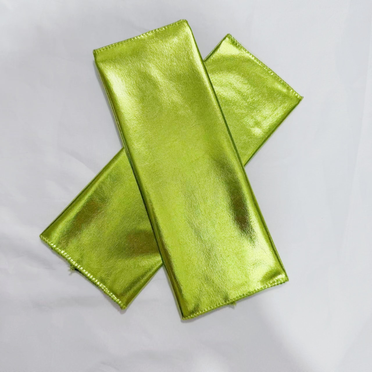 ถุงมือแบบเปิดนิ้ว ผ้ามันเงาเล่นแสง ถุงมือดรัมเมเยอร์ มีสีแดง สีดำ สีเงิน สีทอง สีชมพูอ่อน สีบานเย็น สีเขียวอ่อน