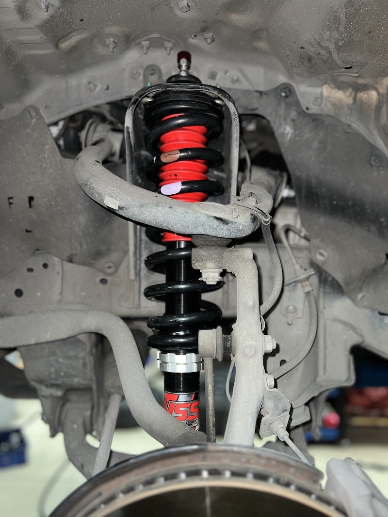 TOYOTA Fortuner Champ ติดตั้งโช้คอัพ YSS Z-Series Full Set สิ่งที่จะได้รับหลังจากติดตั้ง: นิ่ง นุ่ม หนึบ สมบูรณ์แบบ: โช้คอัพ Monotube ตัวท็อป ให้ฟีลลิ่ง "Complete Feeling" เกาะถนนดีเยี่ยม ไม่โคลงเคลง ปรับได้ 25 ระดับ (Rebound): ปรับจูนได้อย่างละเอียด เพื่อหาค่าความหนึบที่ลงตัวที่สุดสำหรับทุกสภาพถนนและทุกความเร็ว เทคโนโลยี VVSC: วาล์วอัจฉริยะที่ช่วยปรับการทำงานของโช้คอัพให้เหมาะกับความเร็วที่ใช้ (นุ่มที่ความเร็วต่ำ หนึบที่ความเร็วสูง) วัสดุเกรดอากาศยาน: แข็งแรงทนทานเป็นพิเศษ ระบายความร้อนได้ดี ทำให้สมรรถนะคงที่แม้เดินทางไกล จบครบทุกขั้นตอน: ติดตั้ง Setup และตั้งศูนย์โดยทีมช่างผู้เชี่ยวชาญ เหมาะสำหรับใคร? เจ้าของ Fortuner ที่ต้องการ Performance สูงสุด ผู้ที่ต้องการ ความละเอียดในการปรับจูน ช่วงล่างเพื่อให้ลงตัวกับสไตล์การขับขี่ของตัวเอง 👉 ยกระดับรถคุณให้เหนือกว่าใคร! นัดหมายเข้ารับบริการได้เลยครับ 📌 สอบถามข้อมูลเพิ่มเติม หรือนัดหมายเข้ารับบริการ ☎️ : 08-6569-1915 ☎️ : 08-6544-5963 💬 Line id : @88rw 📍 Location : https://goo.gl/maps/HrNUAZXPN94KvxZ98 🌐 Facebook : https://www.facebook.com/88rwtire #Toyota #Fortuner #YSS #ZSeries #YSSSuspension #โช้คอัพ #ช่วงล่าง #ยางเจริญรุ่งเรือง #นนทบุรี #งามวงศ์วาน
