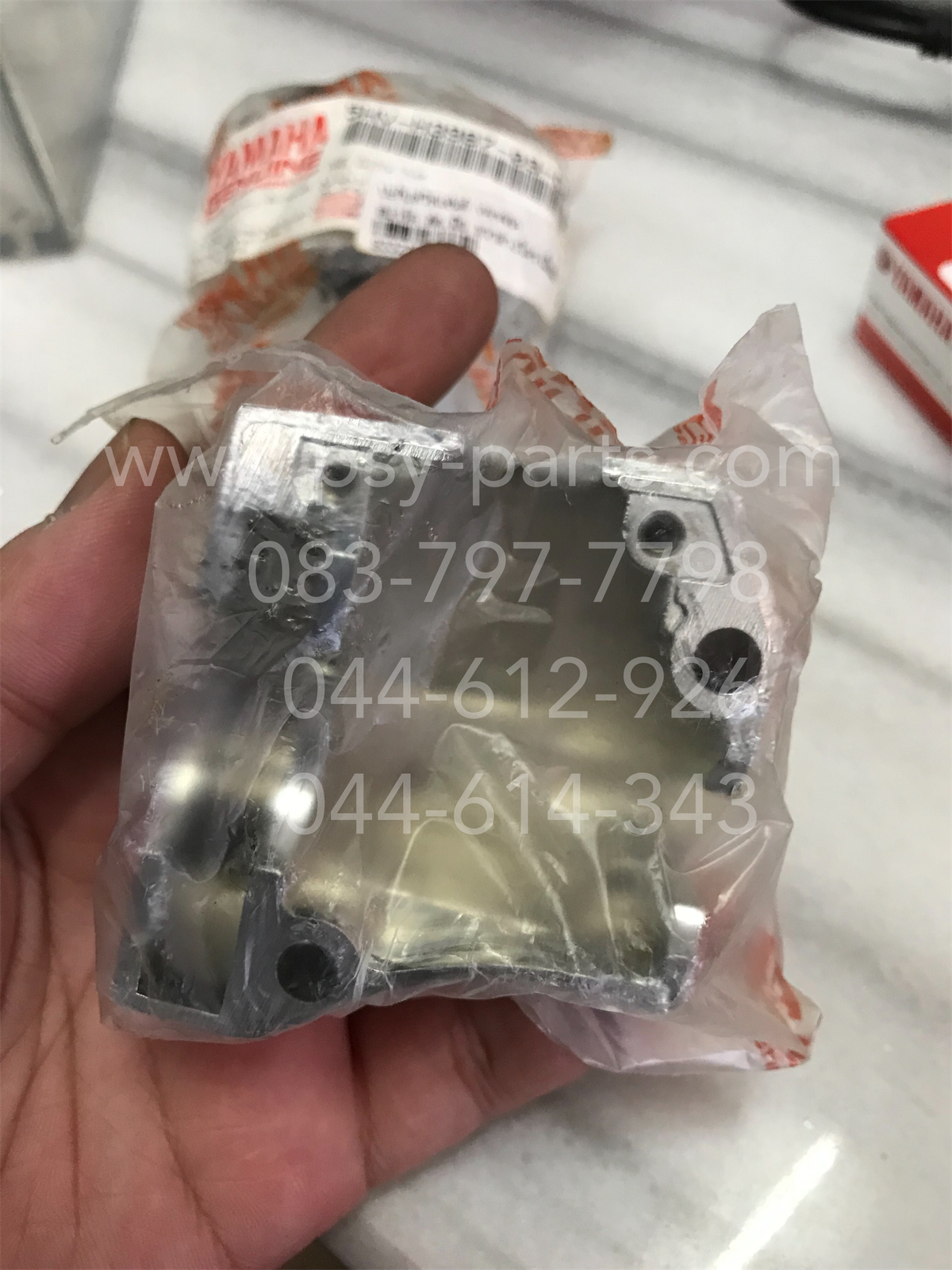 ปะกับสวิทช์แฮนด์ SPARK สตาร์ทเท้า YAMAHA ขวาล่าง โครเมี่ยม 5HV-H3987-A9-CR