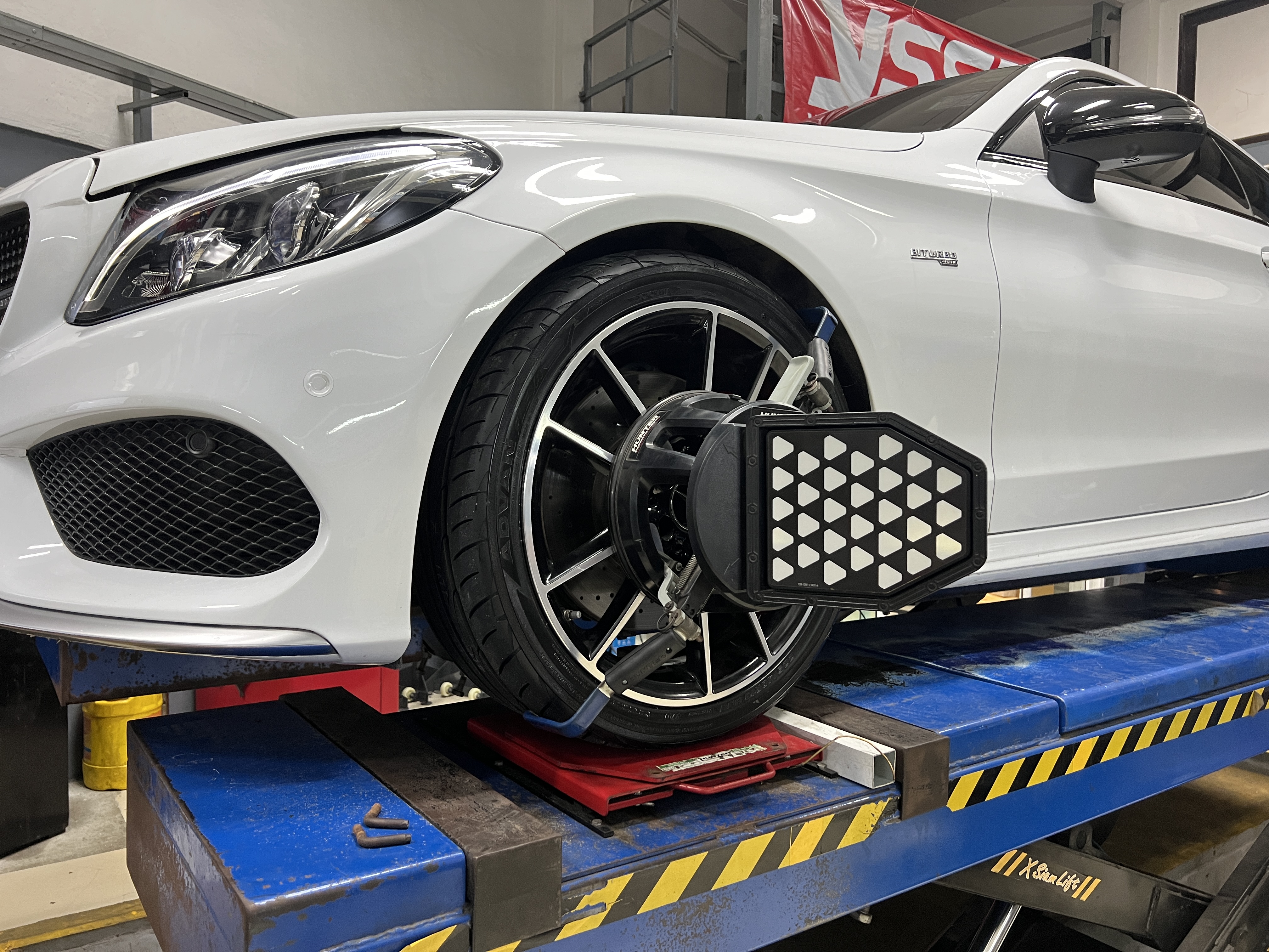 C43 เปลี่ยนยางรถยนต์ ใช้งานแทนของเดิมติดรถ [+] YOKOAMA FLEVA V701 คู่หน้า 225/40R19 คู่หลัง 255/35R19 *เพื่อความสะดวกในการรับบริการ นัดหมายเวลาก่อนเข้ารับบริการทุกครั้งครับ 𝙊𝙪𝙧 𝙎𝙚𝙧𝙫𝙞𝙘𝙚 บริการทางร้านเรารับทำอะไรบ้าง 🔧 มียางรถยนต์ทุกยี่ห้อให้เลือกซื้อ 🔧 โช้คอัพ สปริง 🔧 เช็คช่วงล่าง แก้ปัญหาให้ตรงจุด 🔧 ติดตั้งยางแบบไร้รอย 100% 🔧 บริการสลับยาง ตามอายุ 🔧 บริการล้างลิ้นปีกผีเสื้อ 🔧 บริการเช็คระยะรถยนต์ 🔧 เปลี่ยนถ่ายของเหลวทั้งระบบ 🔧 ตั้งศูนย์ด้วยเครื่อง HUNTER นำเข้าจาก USA สอบถามข้อมูลเพิ่มเติม หรือนัดหมายเข้ารับบริการ ☎️ : 08-6569-1915 ☎️ : 08-6544-5963 Line id : @88rw Tiktok : https://www.tiktok.com/@88rwycrr Youtube : https://youtube.com/@88rw Facebook : https://www.facebook.com/88rwtire Location : https://goo.gl/maps/HrNUAZXPN94KvxZ98?coh=178573&entry=tt #รถยนต์มีปัญหาไม่รู้ต้องแก้ตรงไหน ทางเรายินดี ตรวจหาปัญหาและหาวิธีแก้ บอกลูกค้าก่อนลงมือทำเสมอราคาเป็นธรรมไม่เอาเปรียบ สบายใจคุณลูกค้า ร้านยางเจริญรุ่งเรือง ยินดีต้อนรับครับ