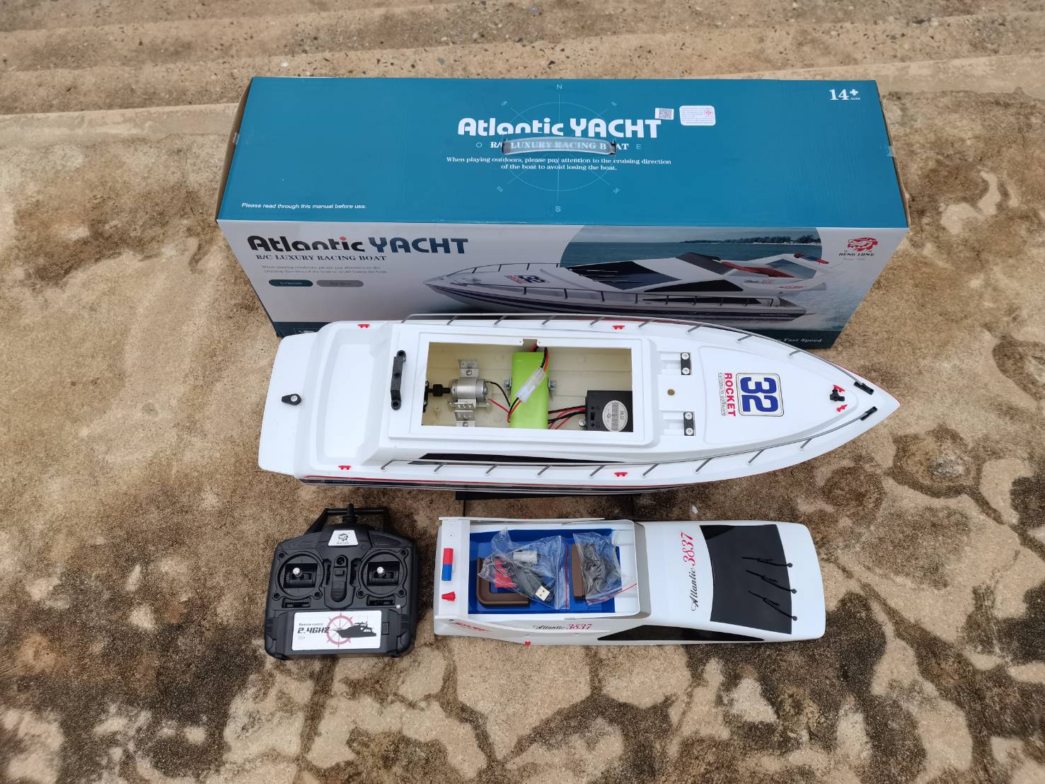 เรือบังคับ HENG-LONG 3837 2.4.GHZ ATLANTIC YACHT R/C 25KM/H เรือสเกลสวยงาม ใหญ่มาก
