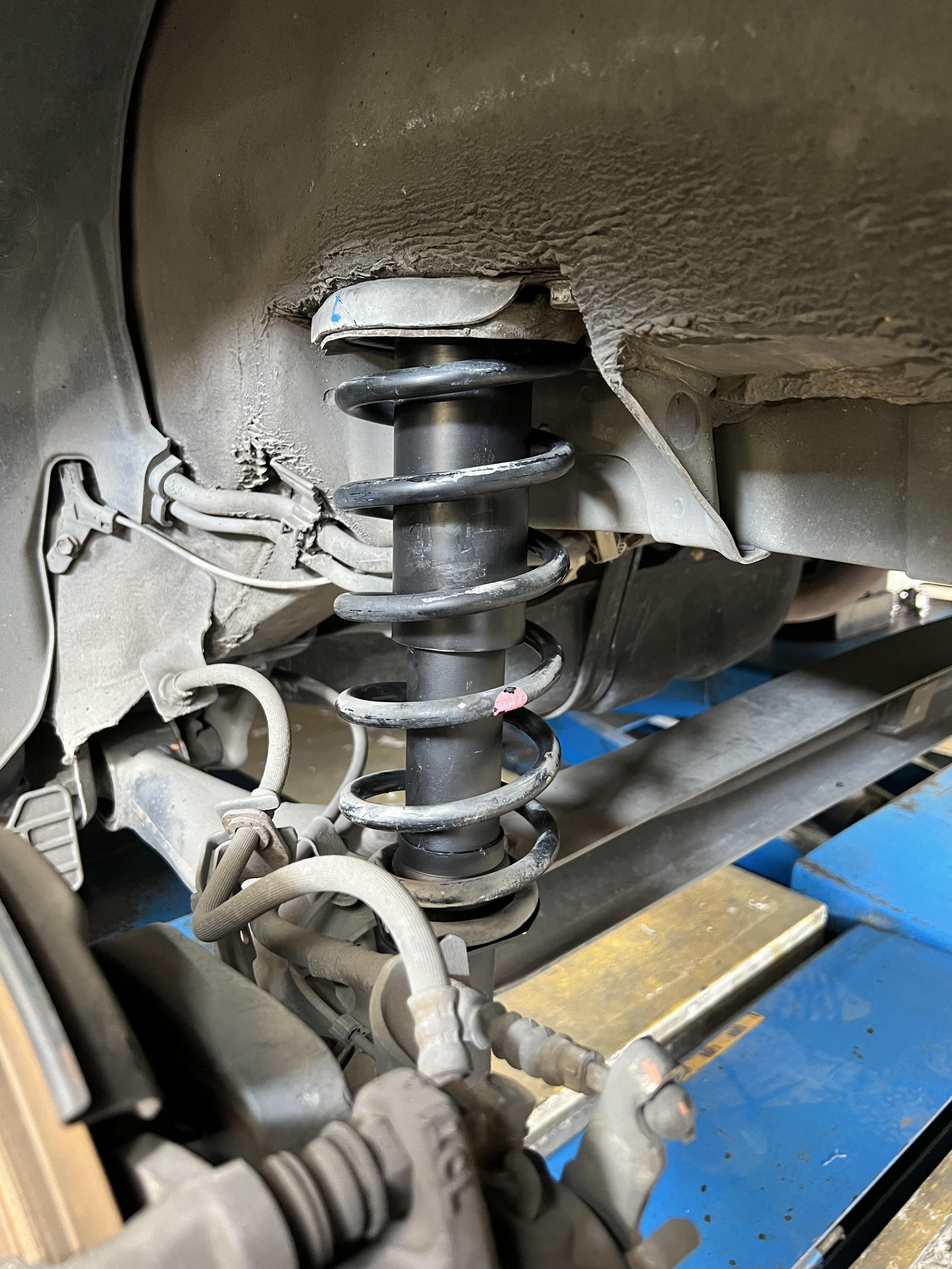 TOYOTA ALTIS เปลี่ยนโช้คอัพ [+] Monroe oe spectrum Location : https://goo.gl/maps/HrNUAZXPN94KvxZ98? รถยนต์มีปัญหาไม่รู้ต้องแก้ตรงไหน ทางเรายินดี ตรวจหาปัญหาและหาวิธีแก้ บอกลูกค้าก่อนลงมือทำเสมอด้วยราคาเป็นธรรม เวลาบริการ วันจันทร์-วันอาทิตย์ 09:00 น. - 17.30 น. #โช้คอัพ #ช่วงล่าง #โช๊ค #ยางรถยนต์