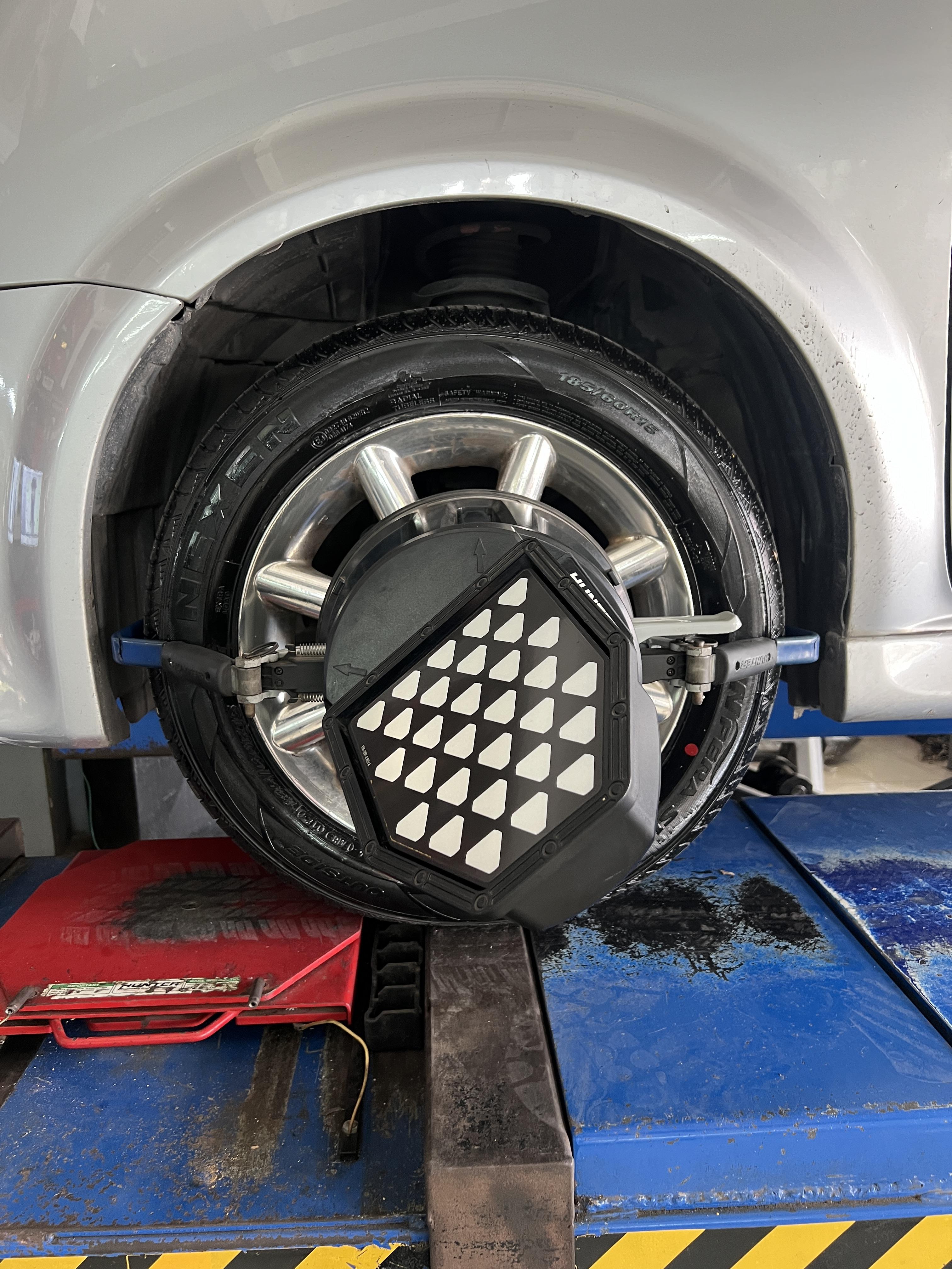 NISSAN CUBE เข้ารับบริการเปลี่ยนยางรถยนต์ [+] 𝗡𝗘𝗫𝗘𝗡 𝗡'𝗙𝗘𝗥𝗔 𝗦𝗨4 185/60R15 *เฉาพาะ NEXEN ประกันยาง 1 ปี หรือ 25,000 กม. บาด บวม เบียด แตก ระเบิด เปลี่ยนเส้นใหม่ ครับ *เพื่อความสะดวกในการรับบริการ นัดหมายเวลาก่อนเข้ารับบริการทุกครั้งครับ 𝙊𝙪𝙧 𝙎𝙚𝙧𝙫𝙞𝙘𝙚 บริการทางร้านเรารับทำอะไรบ้าง 🔧 มียางรถยนต์ทุกยี่ห้อให้เลือกซื้อ 🔧 โช้คอัพ สปริง 🔧 เช็คช่วงล่าง แก้ปัญหาให้ตรงจุด 🔧 ติดตั้งยางแบบไร้รอย 100% 🔧 บริการสลับยาง ตามอายุ 🔧 บริการล้างลิ้นปีกผีเสื้อ 🔧 บริการเช็คระยะรถยนต์ 🔧 เปลี่ยนถ่ายของเหลวทั้งระบบ 🔧 ตั้งศูนย์ด้วยเครื่อง HUNTER นำเข้าจาก USA สอบถามข้อมูลเพิ่มเติม หรือนัดหมายเข้ารับบริการ ☎️ : 08-6569-1915 ☎️ : 08-6544-5963 Line id : @88rw Tiktok : https://www.tiktok.com/@88rwycrr Youtube : https://youtube.com/@88rw Facebook : https://www.facebook.com/88rwtire Location : https://goo.gl/maps/HrNUAZXPN94KvxZ98?coh=178573&entry=tt #รถยนต์มีปัญหาไม่รู้ต้องแก้ตรงไหน ทางเรายินดี ตรวจหาปัญหาและหาวิธีแก้ บอกลูกค้าก่อนลงมือทำเสมอราคาเป็นธรรมไม่เอาเปรียบ สบายใจคุณลูกค้า ร้านยางเจริญรุ่งเรือง ยินดีต้อนรับครับ