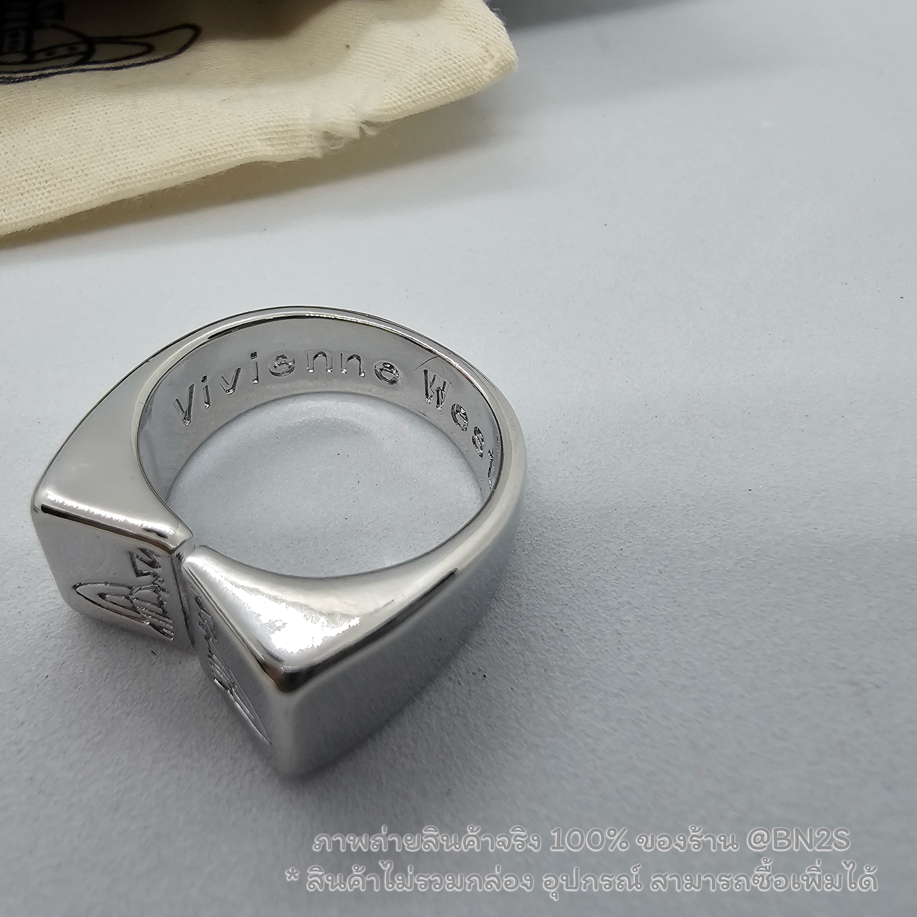 สีเงิน | แหวนวิเวียน Vivienne Westwood Ring แหวนโลหะฟรีไซส์ วิเวียน เวสวู๊ด โชว์โลโก้หน้าแหวน อะไหล่สีเงิน ดำ ช-ญ ฟรีไซส์