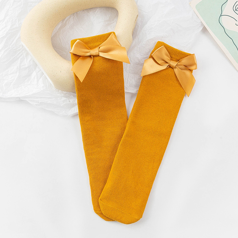 ถุงเท้ายาวเด็กผู้หญิงสีแดง(ไวน์) สีขาว สีเขียวเข้ม สีชมพู สีดำ สีม่วงเข้ม สีเหลือง ติดโบว์น่ารัก สดใส สไตล์แฟชั่นเกาหลี ขนาดแบบฟรีไซส์ ยาว 28 cm.