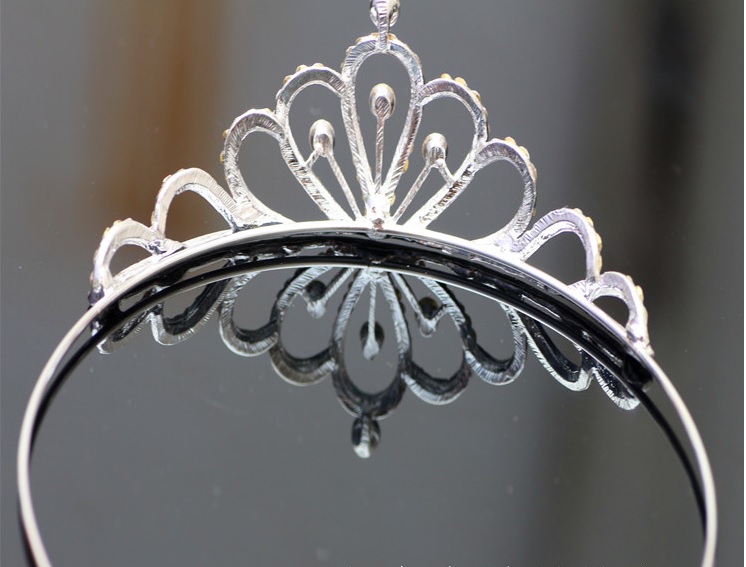 คาดผมมงกุฏ ขนาด ก.10 xส.3ซม เพชรสวยงาม สวยเก๋เหมือนแบบ ใส่ประดับออกงานได้เลย