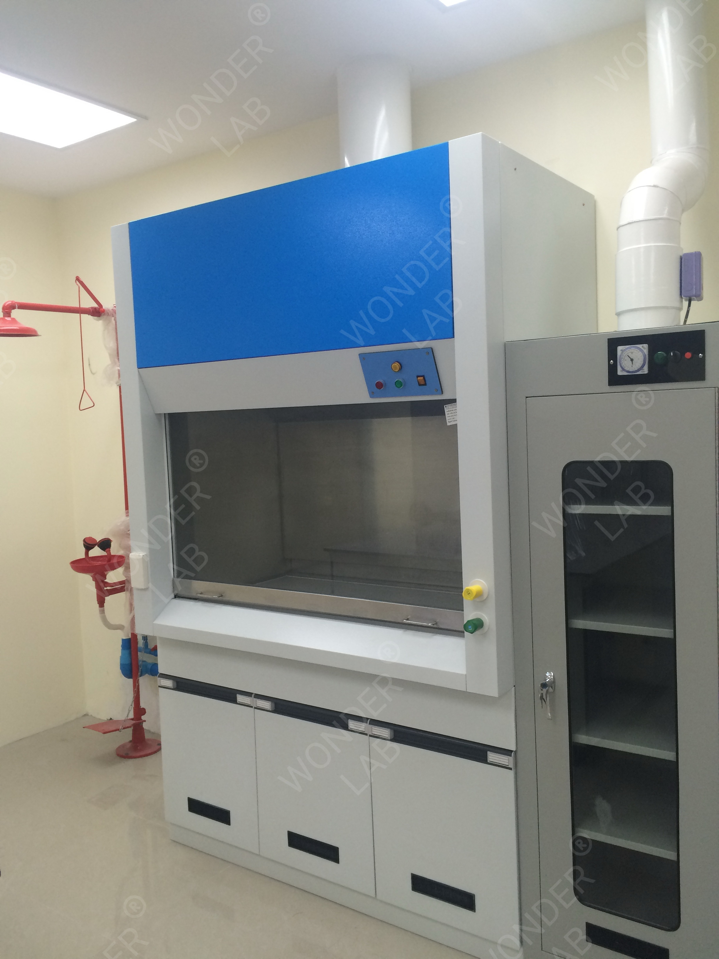 ตู้ดูดไอพิษสารเคมี Fume Hood