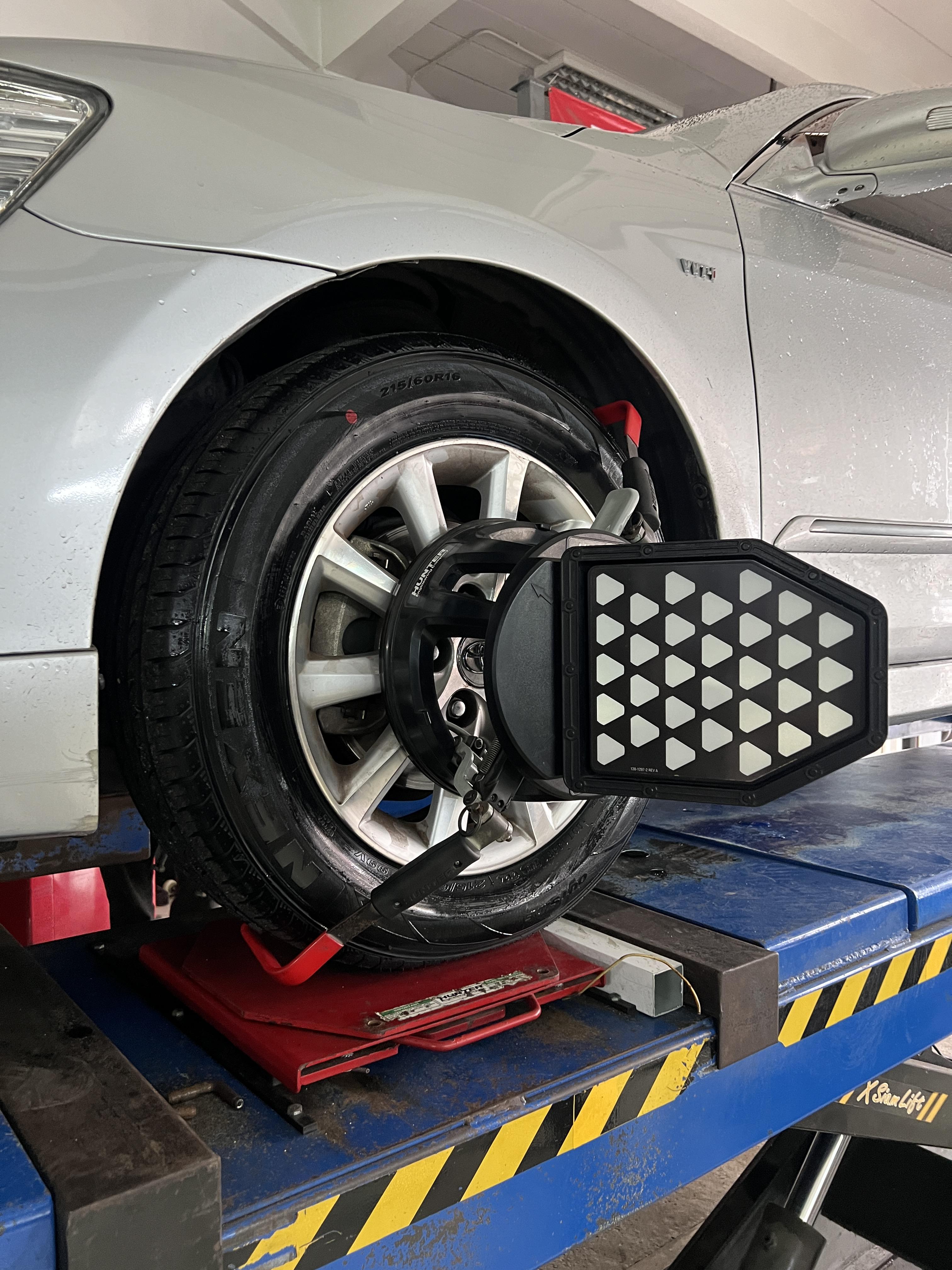 TOYOTA CAMRY ACV40 เปลี่ยนยางรถยนต์ใช้งานประจำวัน [+] NEXEN SU4 215/60R16 *เฉาพาะ NEXEN ประกันยาง 1 ปี หรือ 25,000 กม. บาด บวม เบียด แตก ระเบิด เปลี่ยนเส้นใหม่ ครับ 𝙊𝙪𝙧 𝙎𝙚𝙧𝙫𝙞𝙘𝙚 บริการทางร้านเรารับทำอะไรบ้าง 🔧 มียางรถยนต์ทุกยี่ห้อให้เลือกซื้อ 🔧 โช้คอัพ สปริง 🔧 เช็คช่วงล่าง แก้ปัญหาให้ตรงจุด 🔧 ติดตั้งยางแบบไร้รอย 100% 🔧 บริการสลับยาง ตามอายุ 🔧 บริการล้างลิ้นปีกผีเสื้อ 🔧 บริการเช็คระยะรถยนต์ 🔧 เปลี่ยนถ่ายของเหลวทั้งระบบ 🔧 ตั้งศูนย์ด้วยเครื่อง HUNTER นำเข้าจาก USA สอบถามข้อมูลเพิ่มเติม หรือนัดหมายเข้ารับบริการ ☎️ : 08-6569-1915 ☎️ : 08-6544-5963 Line id : @88rw Tiktok : https://www.tiktok.com/@88rwycrr Youtube : https://youtube.com/@88rw Facebook : https://www.facebook.com/88rwtire Location : https://goo.gl/maps/HrNUAZXPN94KvxZ98?coh=178573&entry=tt #รถยนต์มีปัญหาไม่รู้ต้องแก้ตรงไหน ทางเรายินดี ตรวจหาปัญหาและหาวิธีแก้ บอกลูกค้าก่อนลงมือทำเสมอราคาเป็นธรรมไม่เอาเปรียบ สบายใจคุณลูกค้า ร้านยางเจริญรุ่งเรือง ยินดีต้อนรับครับ