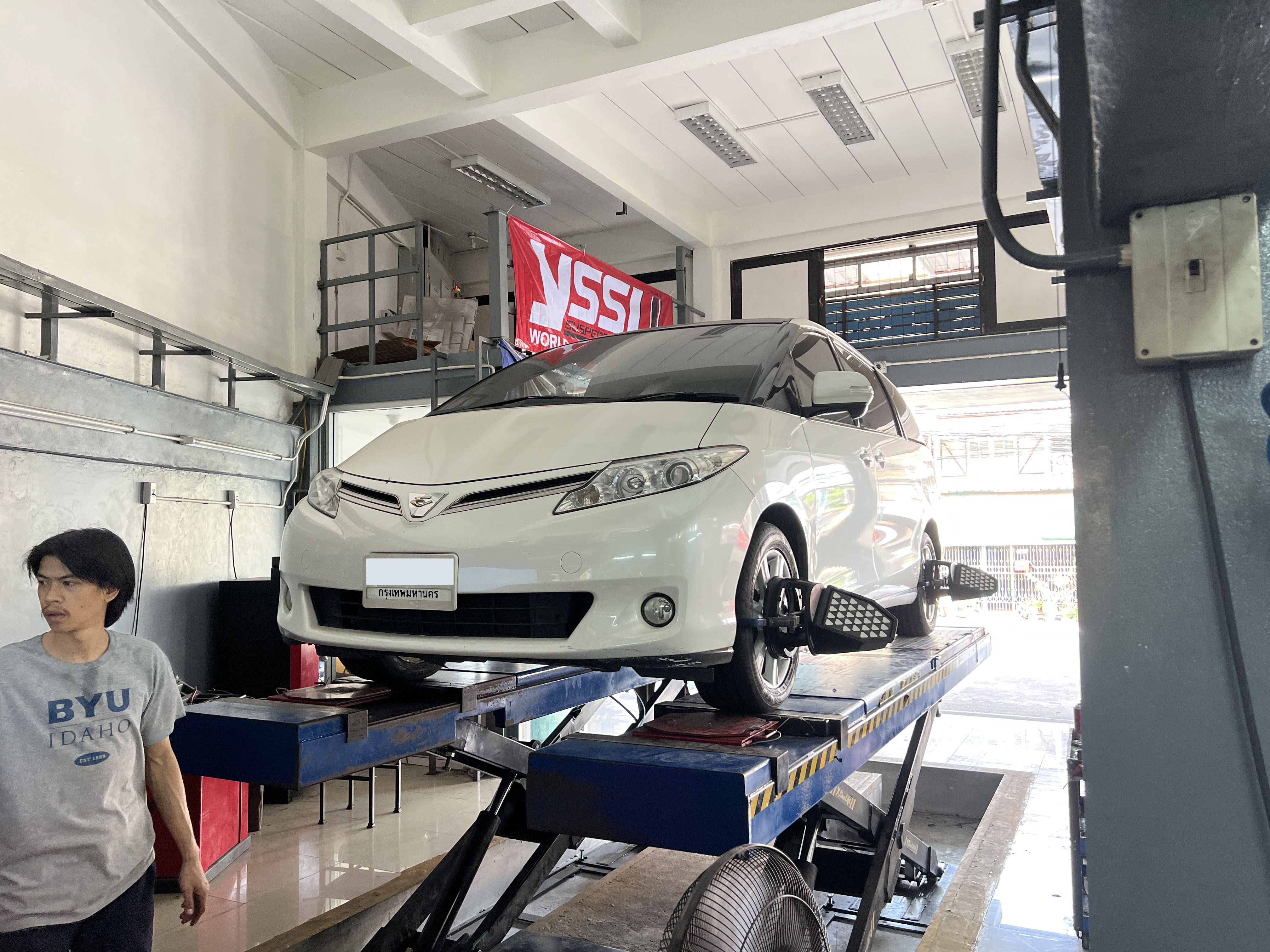 [GOODYEAR]Toyota Estima เข้ารับบริการเปลี่ยนยางรถยนต์ Goodyear สายนุ่มนวล Assurance Comforttred พร้อมบริการติดตั้ง และบริการตั้งศูนย์ ครบ จบที่เดียว โทร. 08-6569-1915