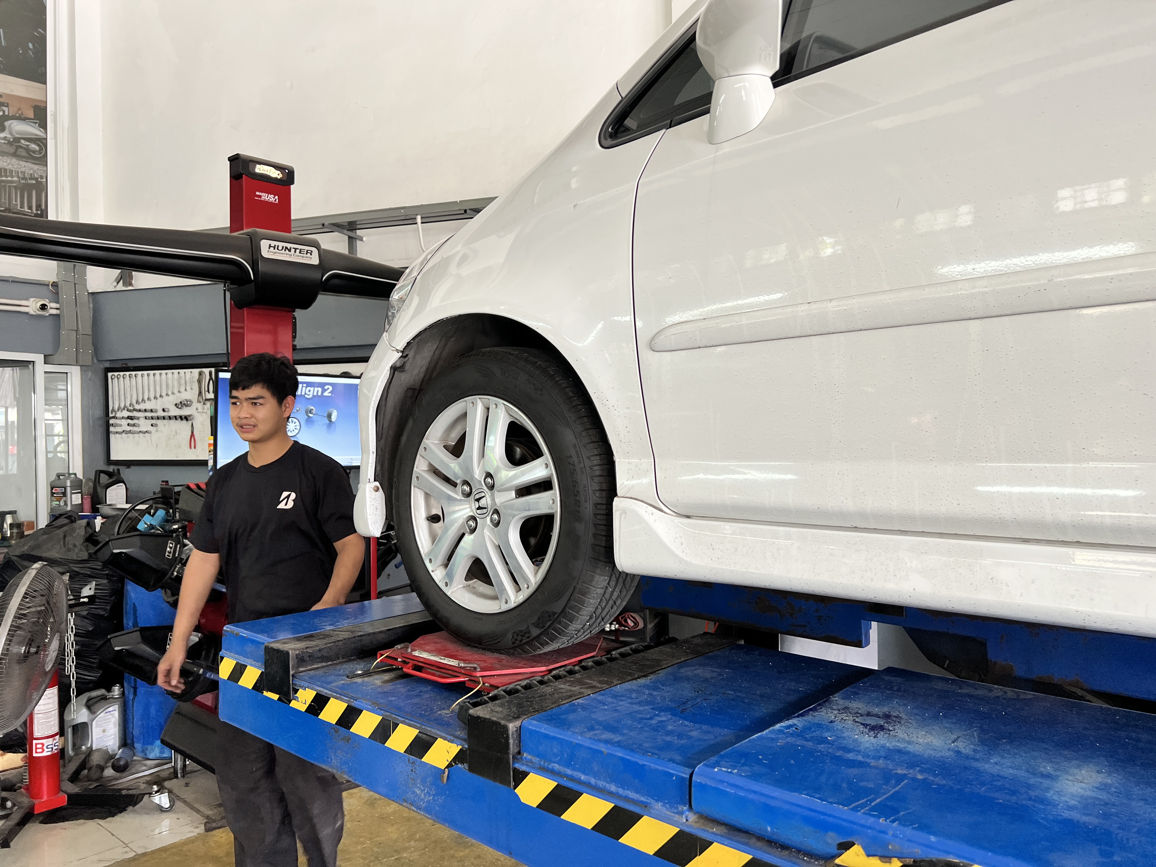 HONDA JAZZ เปลี่ยนยางใช้งานทั่วไป เน้นราคาน่ารัก บริการครบๆ จัดการให้ครับ [+] Otani EK1000 [+] ขนาด 175/65R15 โปรโมชั่นราคาพิเศษ ติดต่อสอบถามเพิ่มเติม โทร : 08-6569-1915 บุ๊ก และทีมงาน ยินดีต้อนรับครับ 𝙊𝙪𝙧 𝙎𝙚𝙧𝙫𝙞𝙘𝙚 บริการทางร้าน เรารับทำอะไรบ้าง 🔧 ติดตั้งยางแบบไร้รอย 100% 🔧 บริการสลับยาง ตามอายุ 🔧 มียางรถยนต์ทุกยี่ห้อให้เลือกซื้อ 🔧 เช็คช่วงล่าง แก้ปัญหาให้ตรงจุด 🔧 บริการล้างลิ้นปีกผีเสื้อ 🔧 บริการเช็คระยะรถยนต์ 🔧 เปลี่ยนถ่ายของเหลวทั้งระบบ 🔧 ตั้งศูนย์ด้วยเครื่อง HUNTER นำเข้าจาก USA #รถยนต์มีปัญหาไม่รู้ต้องแก้ตรงไหน ทางเรายินดี ตรวจหาปัญหาและหาวิธีแก้ บอกลูกค้าก่อนลงมือทำเสมอราคาเป็นธรรมไม่เอาเปรียบ สบายใจคุณลูกค้า ---------------------------------- ดูแลให้คำปรึกษาทุกปัญหาคาใจ ไม่ทิ้งลูกค้า มีบริการหลังการขาย 【ให้ผู้เชี่ยวชาญของเรา ดูแลรถคุณ】 ร้านยางเจริญรุ่งเรือง ยินดีต้อนรับครับ #ยางรถยนต์ #otani #ek1000