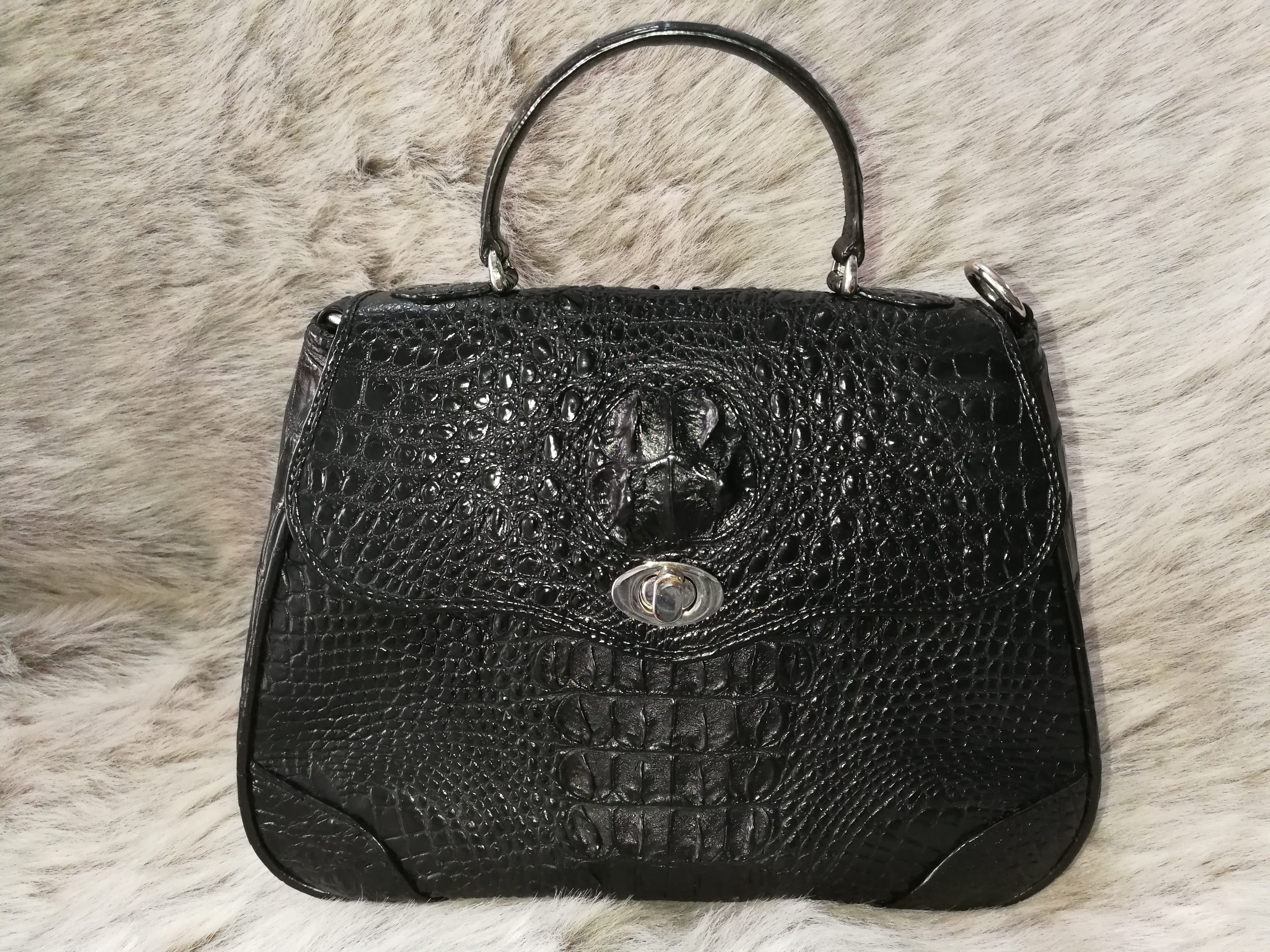 กระเป๋าถือสตรีหนังจระเข้แท้ พร้อมสายสะพายหนังจระเข้ สีดำ รหัส CRW0218H-16-BL