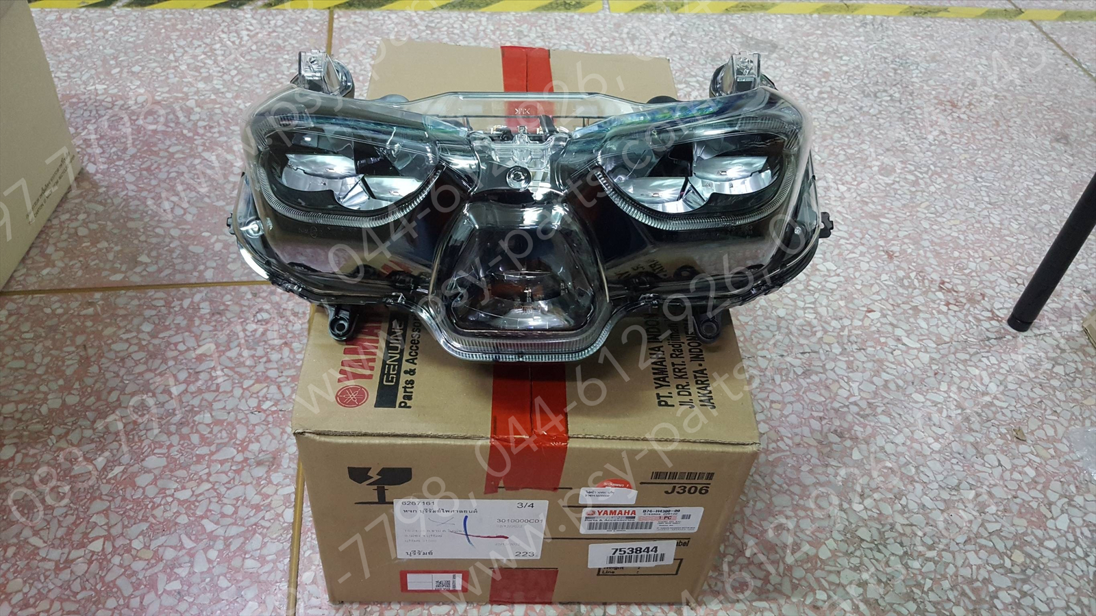 ไฟหน้า XMAX แท้ๆ LED B74-H4300-00