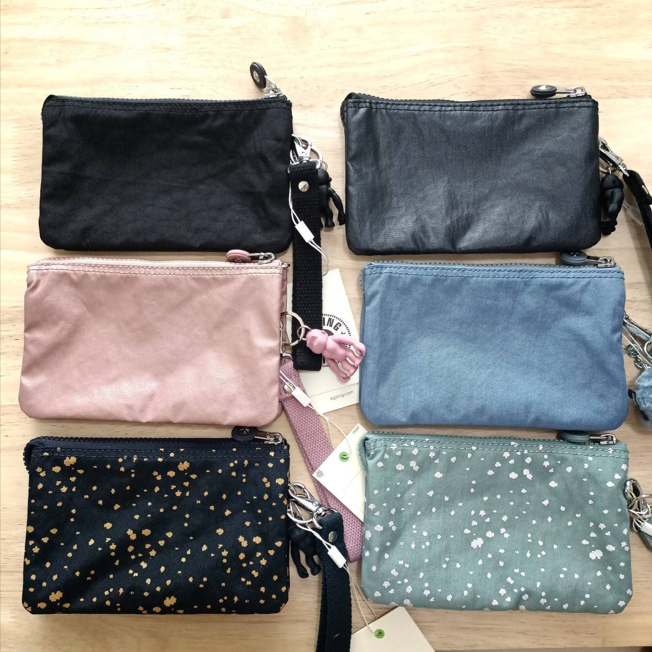 กระเป๋าคล้องมือ Kipling Creativity Large Pouch คิปลิ้ง