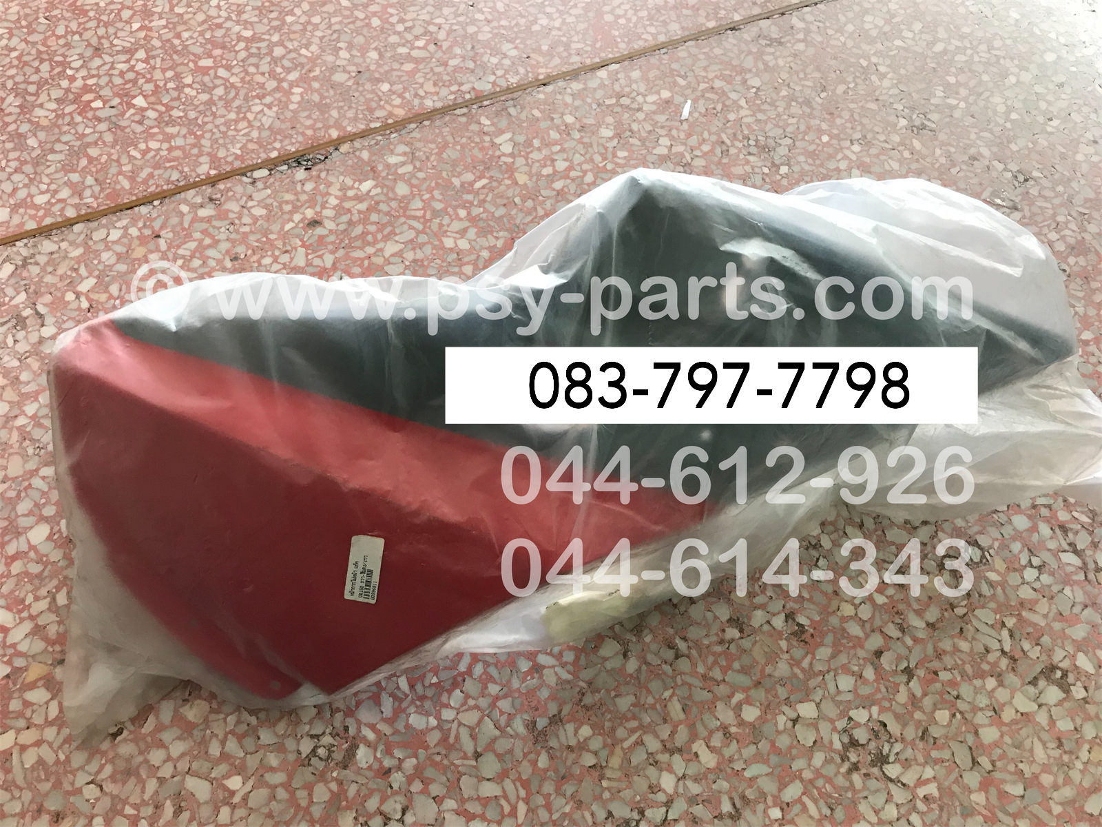 หน้ากากไฟหน้า VR 150 แท้ๆ ขวา สีแดง/เทา 3JF-F8377-00-T2