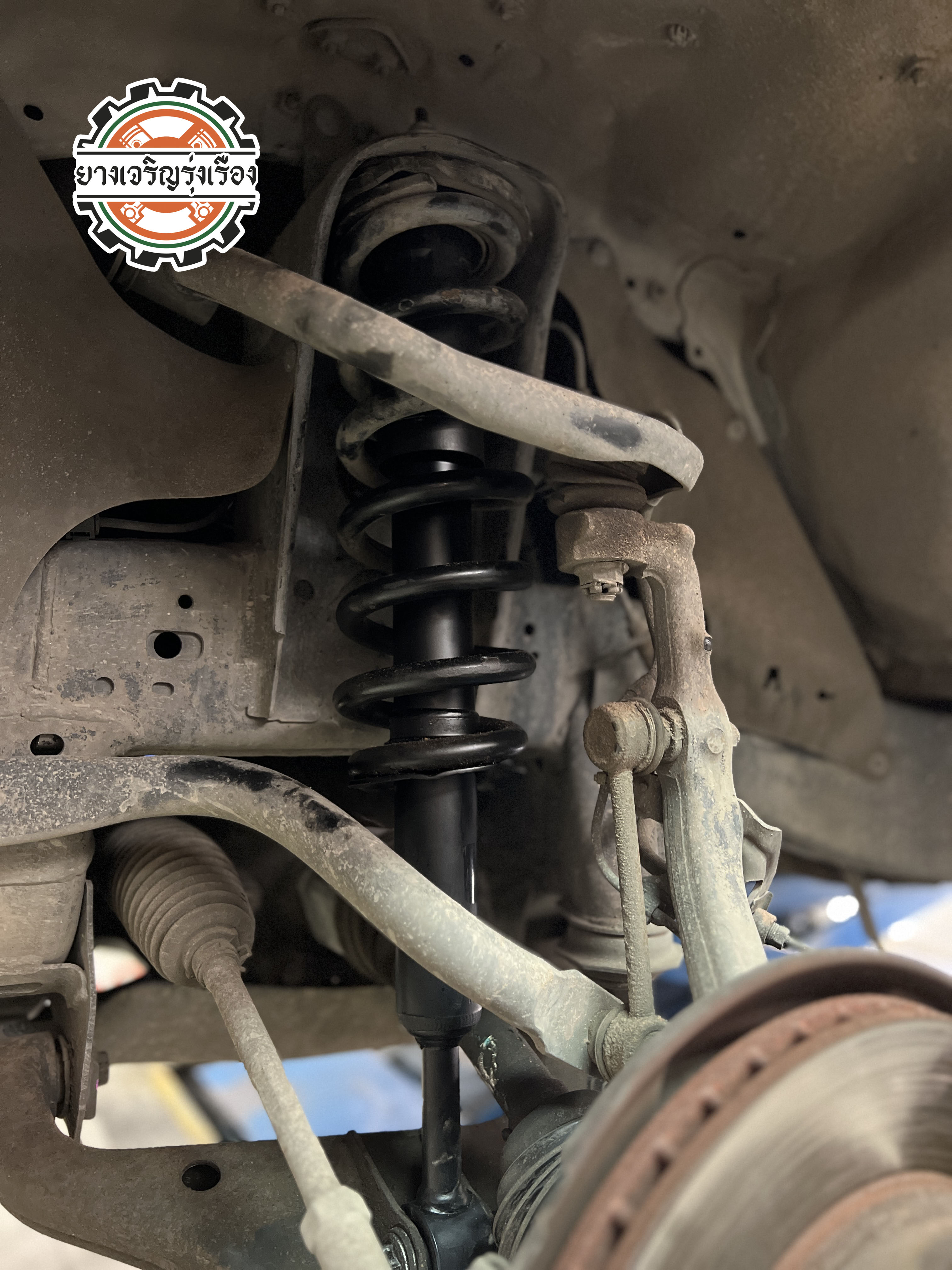Toyota fortuner เข้ารับบริการเปลี่ยนโช๊คอัพชุดใหม่ใช้งานประจำวัน [+] Profender PG5 ทั้งชุด หน้าและหลัง [+] พร้อมบริการติดตั้ง + Set up ให้เหมาะกับยาง [+] ขับสนุกด้วยบริการ ตั้งศูนย์ละเอียดให้เหมาะกับการใช้งานและลักษณะของช่วงล่าง 𝙊𝙪𝙧 𝙎𝙚𝙧𝙫𝙞𝙘𝙚 บริการทางร้าน เรารับทำอะไรบ้าง 🔧 ติดตั้งยางแบบไร้รอย 100% 🔧 บริการสลับยาง ตามอายุ 🔧 มียางรถยนต์ทุกยี่ห้อให้เลือกซื้อ 🔧 เช็คช่วงล่าง แก้ปัญหาให้ตรงจุด 🔧 บริการล้างลิ้นปีกผีเสื้อ 🔧 บริการเช็คระยะรถยนต์ 🔧 เปลี่ยนถ่ายของเหลวทั้งระบบ 🔧 ตั้งศูนย์ด้วยเครื่อง HUNTER นำเข้าจาก USA สอบถามข้อมูลเพิ่มเติม หรือนัดหมายเข้ารับบริการ Tel : 08-6569-1915 Tel : 08-6544-5963 Line id : @88rw Tiktok : https://www.tiktok.com/@88rwycrr Youtube : https://youtube.com/@88rw Facebook : https://www.facebook.com/otaninon Location : https://goo.gl/maps/HrNUAZXPN94KvxZ98?coh=178573&entry=tt #รถยนต์มีปัญหาไม่รู้ต้องแก้ตรงไหน ทางเรายินดี ตรวจหาปัญหาและหาวิธีแก้ บอกลูกค้าก่อนลงมือทำเสมอราคาเป็นธรรมไม่เอาเปรียบ สบายใจคุณลูกค้า ---------------------------------- ดูแลให้คำปรึกษาทุกปัญหาคาใจ ไม่ทิ้งลูกค้า มีบริการหลังการขาย 【ให้ผู้เชี่ยวชาญของเรา ดูแลรถคุณ】 ร้านยางเจริญรุ่งเรือง ยินดีต้อนรับครับ ---------------------------------- #โช๊คอัพรถยนต์ #monroe #yss #kayaba #profender #ร้านยางเจริญรุ่งเรือง #นนทบุรี #งามวงศ์วาน #amsfix #บริการช่วงล่างรถยนต์ #ซ่อมบำรุงช่วงล่าง #เซทอัพโช๊คอัพรถยนต์