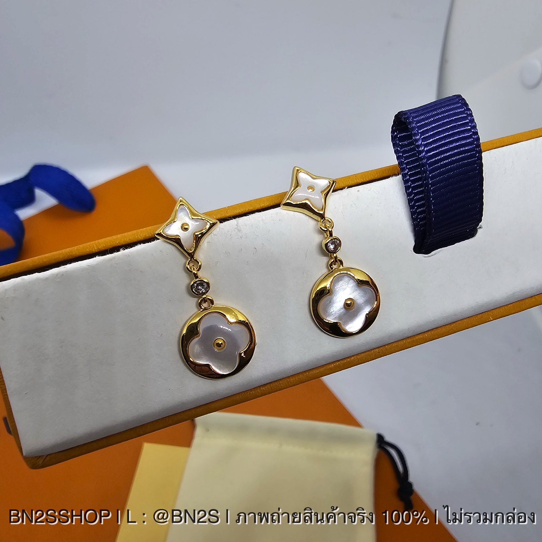 Louis Vuitton Monogram Earrings ต่างหูจี้ดอกไม้ลายโมโนแกรม งานดี ไม่ลอก ไม่ดำ