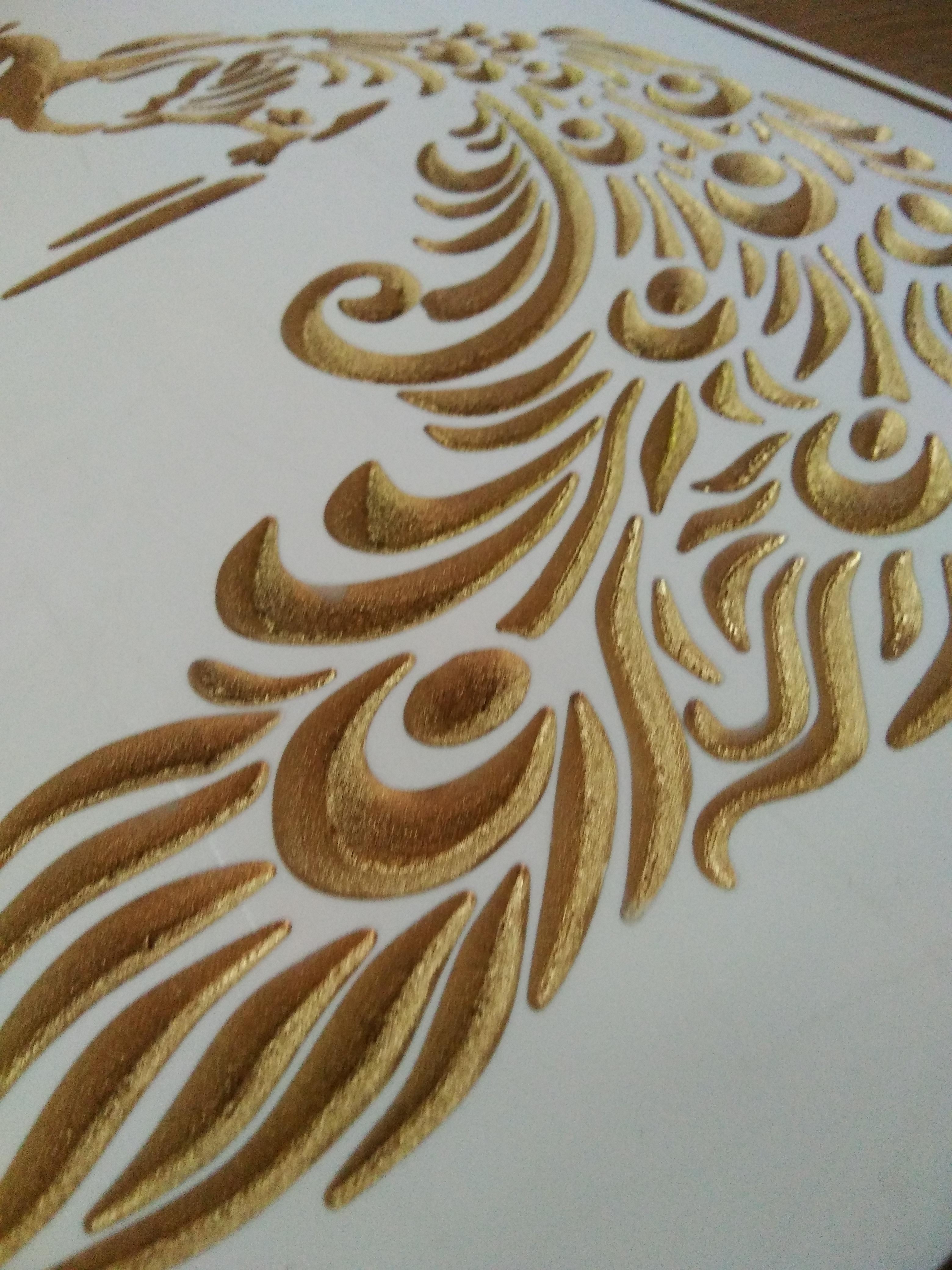 ภาพสลักนกยูงสีทอง