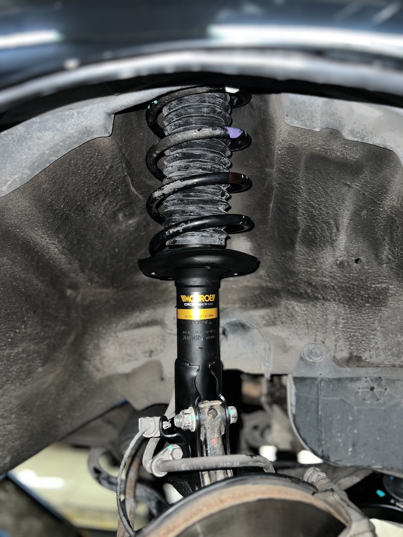 Honda Civic FD เข้ารับบริการซ่อมบำรุงช่วงล่าง โช้คอัพ Monroe OE Spectrum: คืนความ นุ่มนวล สบายสไตล์รถยุโรป ขับขี่มั่นใจกว่าเดิม ✅ ปีกนกล่างแท้: เปลี่ยนปีกนกล่างใหม่ เพื่อความแม่นยำในการควบคุมรถ ✅ ลูกหมากชุดใหญ่ (ตอง 5 ญี่ปุ่นแท้): เปลี่ยนยกชุดทั้ง ลูกหมากแร็ค, ลูกหมากคันชัก และลูกหมากกันโคลง เพื่อคืนความแม่นยำในการบังคับเลี้ยว และความทนทานขั้นสูงสุด สิ่งที่จะได้รับหลังจากติดตั้ง: ฟีลลิ่งนุ่มนวลและมั่นคง: ช่วงล่างซับแรงกระแทกได้ดีขึ้น เข้าโค้งนิ่ง ไม่โคลงเคลง พวงมาลัยแม่นยำ: หายขาดจากอาการหลวม, เสียงดัง และอาการสั่นสะท้านที่พวงมาลัย ความทนทานยาวนาน: มั่นใจในคุณภาพอะไหล่ระดับ OEM (Monroe/ปีกนกแท้) และมาตรฐานญี่ปุ่น (ตอง 5) จบครบในที่เดียว: ติดตั้ง Setup และตั้งศูนย์โดยทีมช่างผู้เชี่ยวชาญ เหมาะสำหรับใคร? เจ้าของ Civic FD ที่ต้องการฟื้นฟูช่วงล่างให้กลับมาสมบูรณ์แบบ 100% ผู้ที่ต้องการความปลอดภัยและความมั่นคงในการขับขี่ระยะยาว 👉 อย่าปล่อยให้อะไหล่เสื่อม! แวะมาตรวจเช็กกับผู้เชี่ยวชาญวันนี้ครับ 📌 สอบถามข้อมูลเพิ่มเติม หรือนัดหมายเข้ารับบริการ ☎️ : 08-6569-1915 ☎️ : 08-6544-5963 💬 Line id : @88rw 📍 Location : https://goo.gl/maps/HrNUAZXPN94KvxZ98 🌐 Facebook : https://www.facebook.com/88rwtire #Honda #Civic #CivicFD #Monroe #ลูกหมาก #555 #ช่วงล่าง #ยางเจริญรุ่งเรือง #นนทบุรี #งามวงศ์วาน #ช่วงล่างรถยนต์