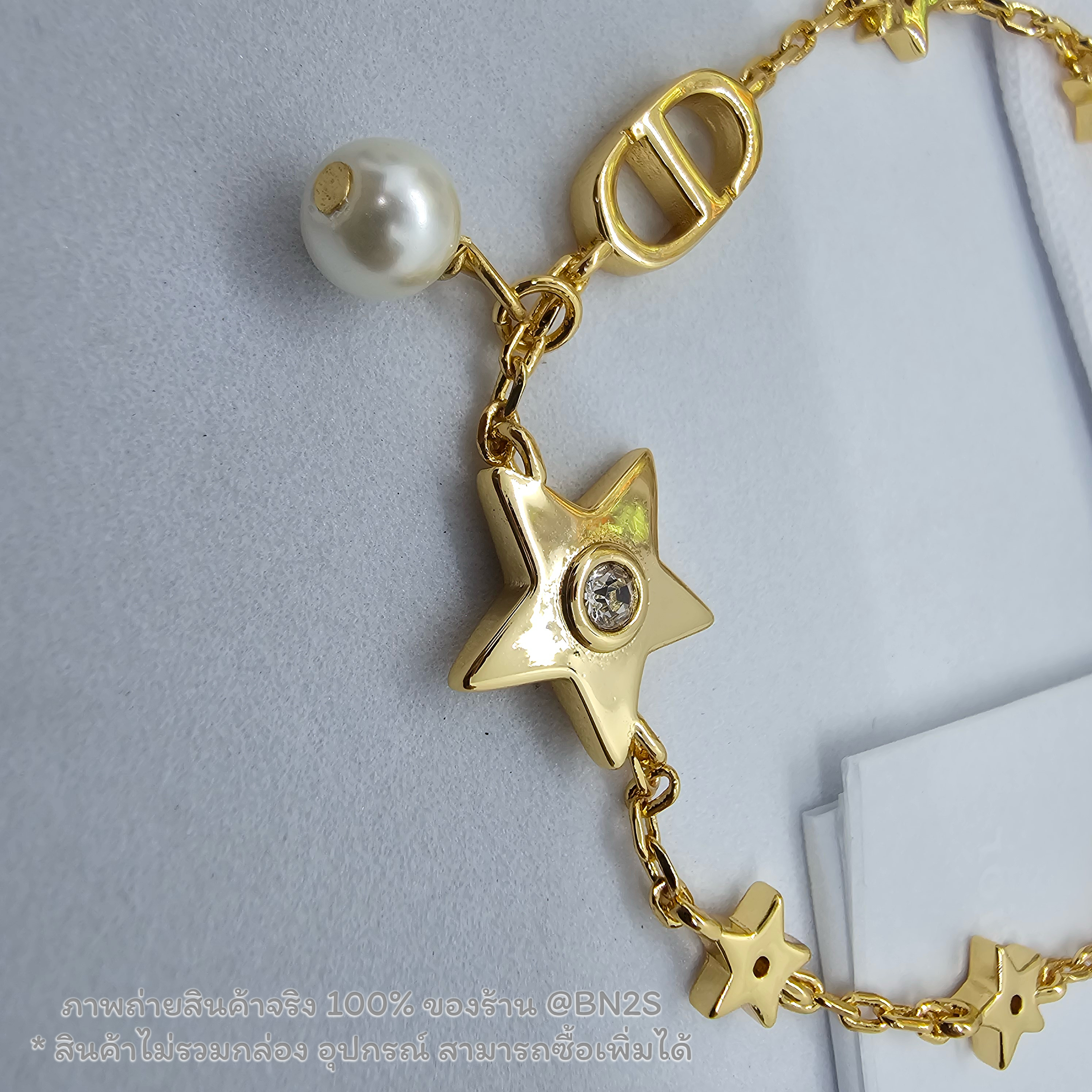 DIOR Petite CD Faux Pearl Gold Tone Bracelet เกรด ออริ อุปกรณ์ : ถุงกระดาษ ซองซิปล็อค ความยาว 18 ซม. ปรับได้ยาวสุด 21 ซม.