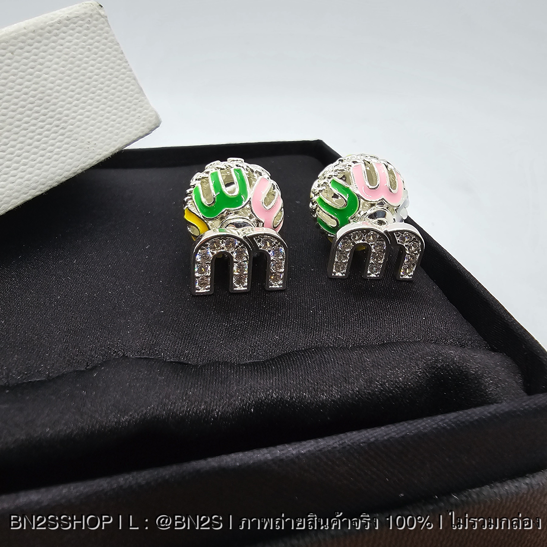 หลากสี | MIU MIU Earrings ต่างหูมิวมิว ด้านหน้าฝังเพชรรูปตัว M หลังตระกร้อ งานสวย