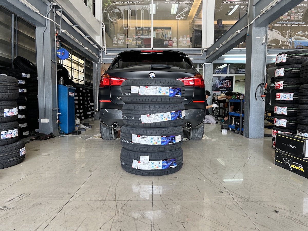 BMW X1 เข้ารับบริการเปลี่ยนยางรถยนต์ใช้งานประจำวัน [+] YOKOHAMA EARTH AE61 225/50R18 *เพื่อความรวดเร็วในการเข้ารับบริการ แนะนำนัดหมายก่อนครับ 𝙊𝙪𝙧 𝙎𝙚𝙧𝙫𝙞𝙘𝙚 บริการทางร้านเรารับทำอะไรบ้าง 🔧 มียางรถยนต์ทุกยี่ห้อให้เลือกซื้อ 🔧 โช้คอัพ สปริง 🔧 เช็คช่วงล่าง แก้ปัญหาให้ตรงจุด 🔧 ติดตั้งยางแบบไร้รอย 100% 🔧 บริการสลับยาง ตามอายุ 🔧 บริการล้างลิ้นปีกผีเสื้อ 🔧 บริการเช็คระยะรถยนต์ 🔧 เปลี่ยนถ่ายของเหลวทั้งระบบ 🔧 ตั้งศูนย์ด้วยเครื่อง HUNTER นำเข้าจาก USA สอบถามข้อมูลเพิ่มเติม หรือนัดหมายเข้ารับบริการ ☎️ : 08-6569-1915 ☎️ : 08-6544-5963 Line id : @88rw Tiktok : https://www.tiktok.com/@88rwycrr Youtube : https://youtube.com/@88rw Facebook : https://www.facebook.com/88rwtire Location : https://goo.gl/maps/HrNUAZXPN94KvxZ98?coh=178573&entry=tt #รถยนต์มีปัญหาไม่รู้ต้องแก้ตรงไหน ทางเรายินดี ตรวจหาปัญหาและหาวิธีแก้ บอกลูกค้าก่อนลงมือทำเสมอราคาเป็นธรรมไม่เอาเปรียบ สบายใจคุณลูกค้า ร้านยางเจริญรุ่งเรือง ยินดีต้อนรับครับ