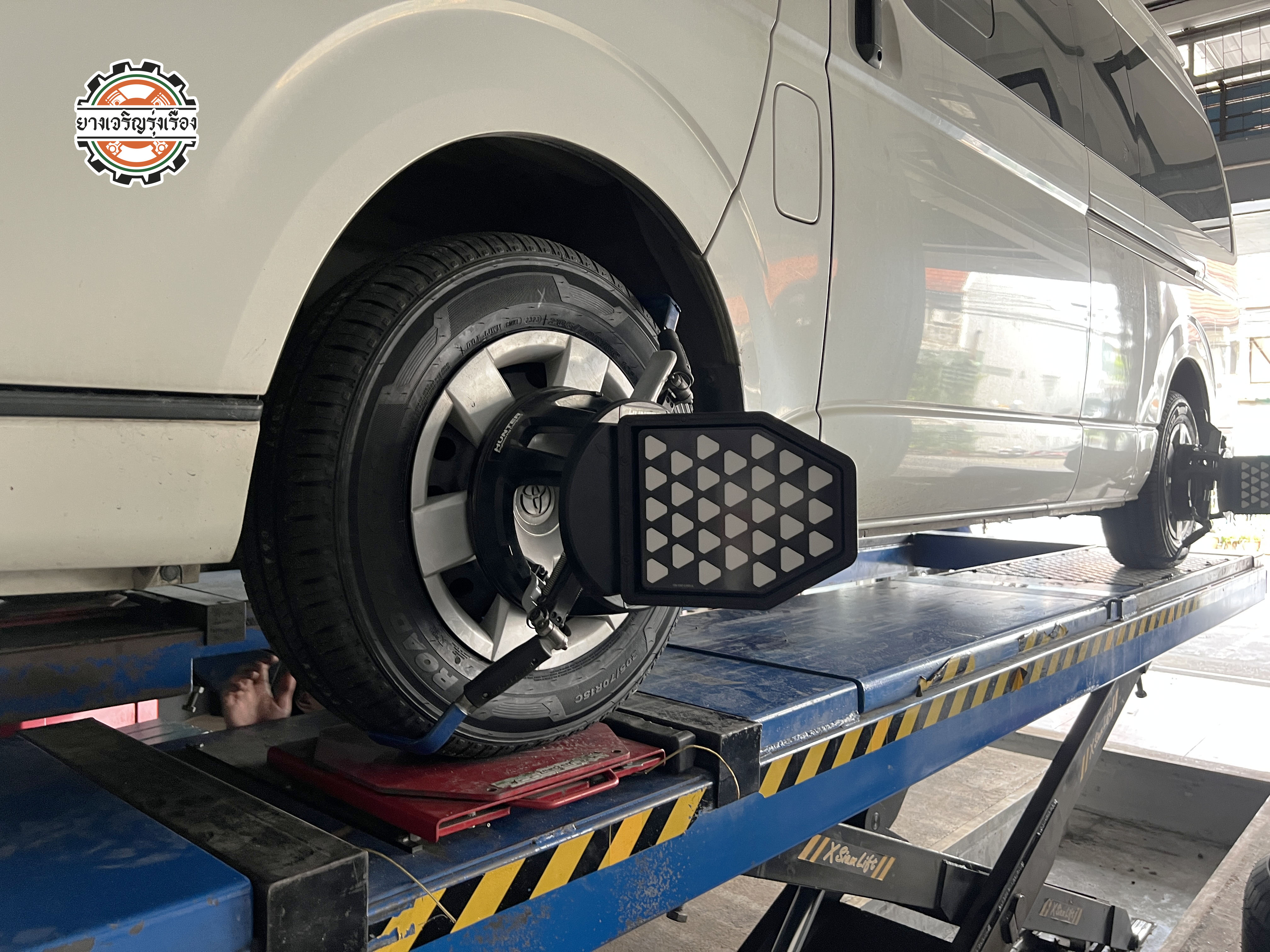 TOYOTA COMMUTER เข้ารับบริการเปลี่ยนยางรถยนต์เน้นการใช้งานประจำวัน พร้อมประกันคุณภาพเน้น ๆ ☄️NEXEN TIRE ROADIAN CT8 ขนาด 205/70R15 𝙊𝙪𝙧 𝙎𝙚𝙧𝙫𝙞𝙘𝙚 บริการทางร้าน เรารับทำอะไรบ้าง 🔧 ติดตั้งยางแบบไร้รอย 100% 🔧 บริการสลับยาง ตามอายุ 🔧 มียางรถยนต์ทุกยี่ห้อให้เลือกซื้อ 🔧 เช็คช่วงล่าง แก้ปัญหาให้ตรงจุด 🔧 บริการล้างลิ้นปีกผีเสื้อ 🔧 บริการเช็คระยะรถยนต์ 🔧 เปลี่ยนถ่ายของเหลวทั้งระบบ 🔧 ตั้งศูนย์ด้วยเครื่อง HUNTER นำเข้าจาก USA สอบถามข้อมูลเพิ่มเติม หรือนัดหมายเข้ารับบริการ Tel : 08-6569-1915 Tel : 08-6544-5963 Line id : @88rw Tiktok : https://www.tiktok.com/@88rwycrr Youtube : https://youtube.com/@88rw Facebook : https://www.facebook.com/88rwtire Location : https://goo.gl/maps/HrNUAZXPN94KvxZ98?coh=178573&entry=tt #รถยนต์มีปัญหาไม่รู้ต้องแก้ตรงไหน ทางเรายินดี ตรวจหาปัญหาและหาวิธีแก้ บอกลูกค้าก่อนลงมือทำเสมอราคาเป็นธรรมไม่เอาเปรียบ สบายใจคุณลูกค้า ---------------------------------- ดูแลให้คำปรึกษาทุกปัญหาคาใจ ไม่ทิ้งลูกค้า มีบริการหลังการขาย 【ให้ผู้เชี่ยวชาญของเรา ดูแลรถคุณ】 ร้านยางเจริญรุ่งเรือง ยินดีต้อนรับครับ ---------------------------------- #โช๊คอัพรถยนต์ #monroe #yss #kayaba #profender #ร้านยางเจริญรุ่งเรือง #นนทบุรี #งามวงศ์วาน #amsfix #บริการช่วงล่างรถยนต์ #ซ่อมบำรุงช่วงล่าง #เซทอัพโช๊คอัพรถยนต์