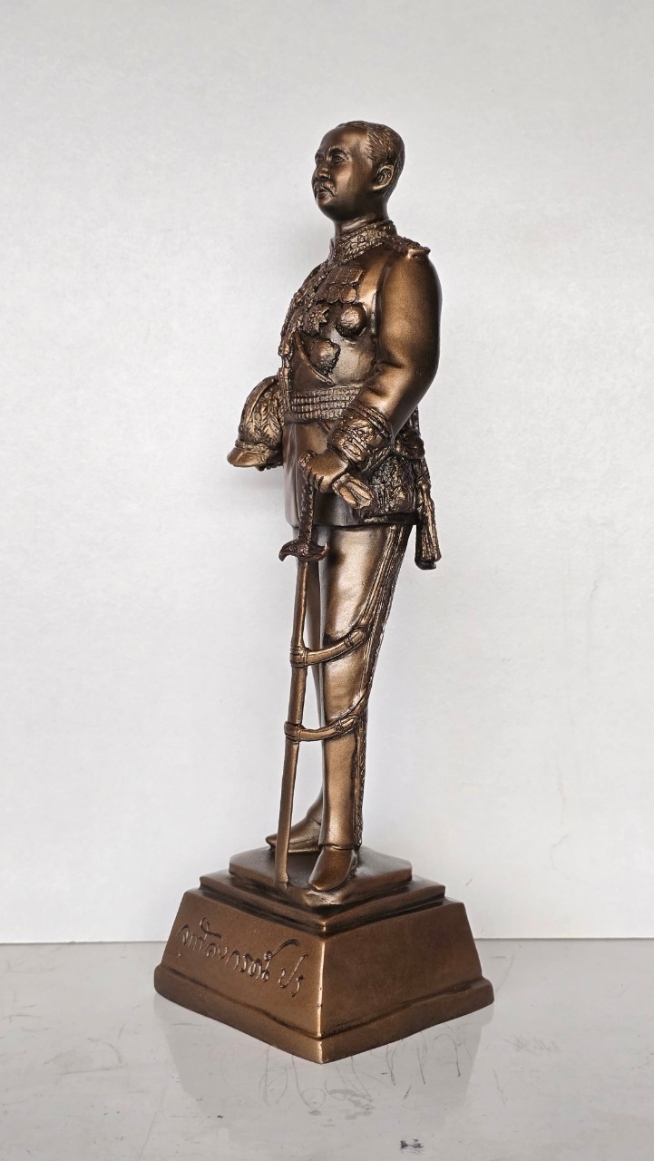 รูปปั้นรัชกาลที่ 5 ทรงยืน งานทองเหลืองแท้ทั้งองค์ งานสวยๆคมชัดลึก