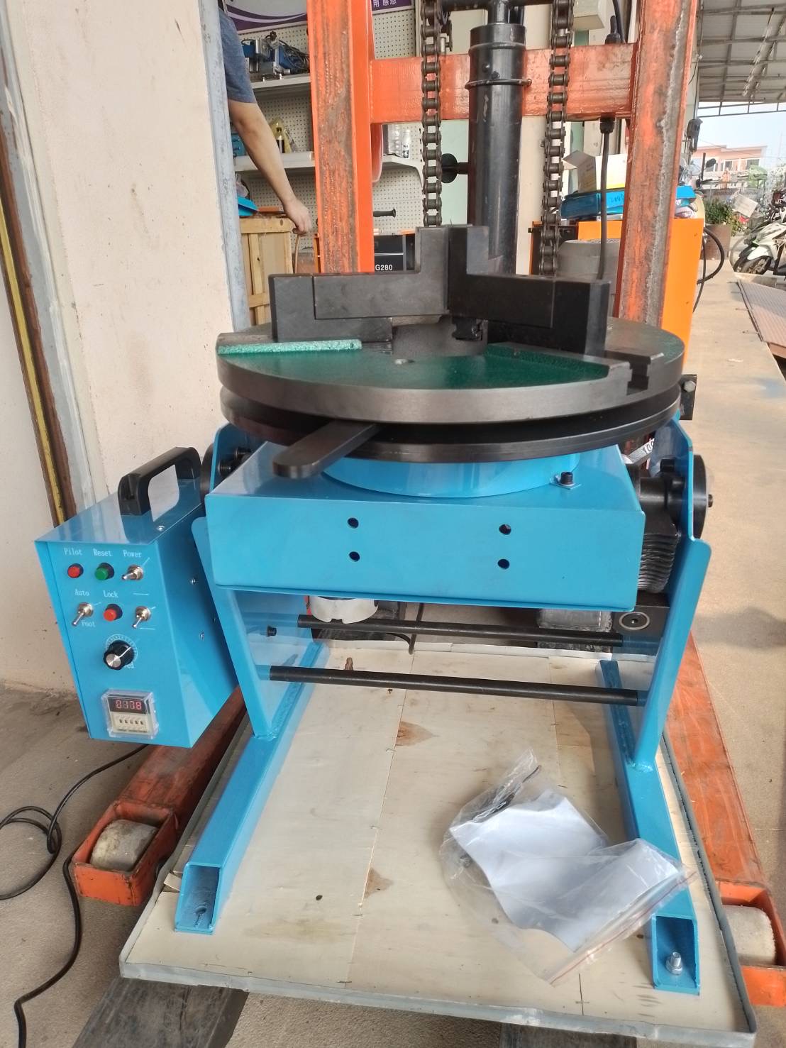 โต๊ะหมุนจับชิ้นงานเชื่อมBY-100 220V รับน้ำหนัก1-100กก