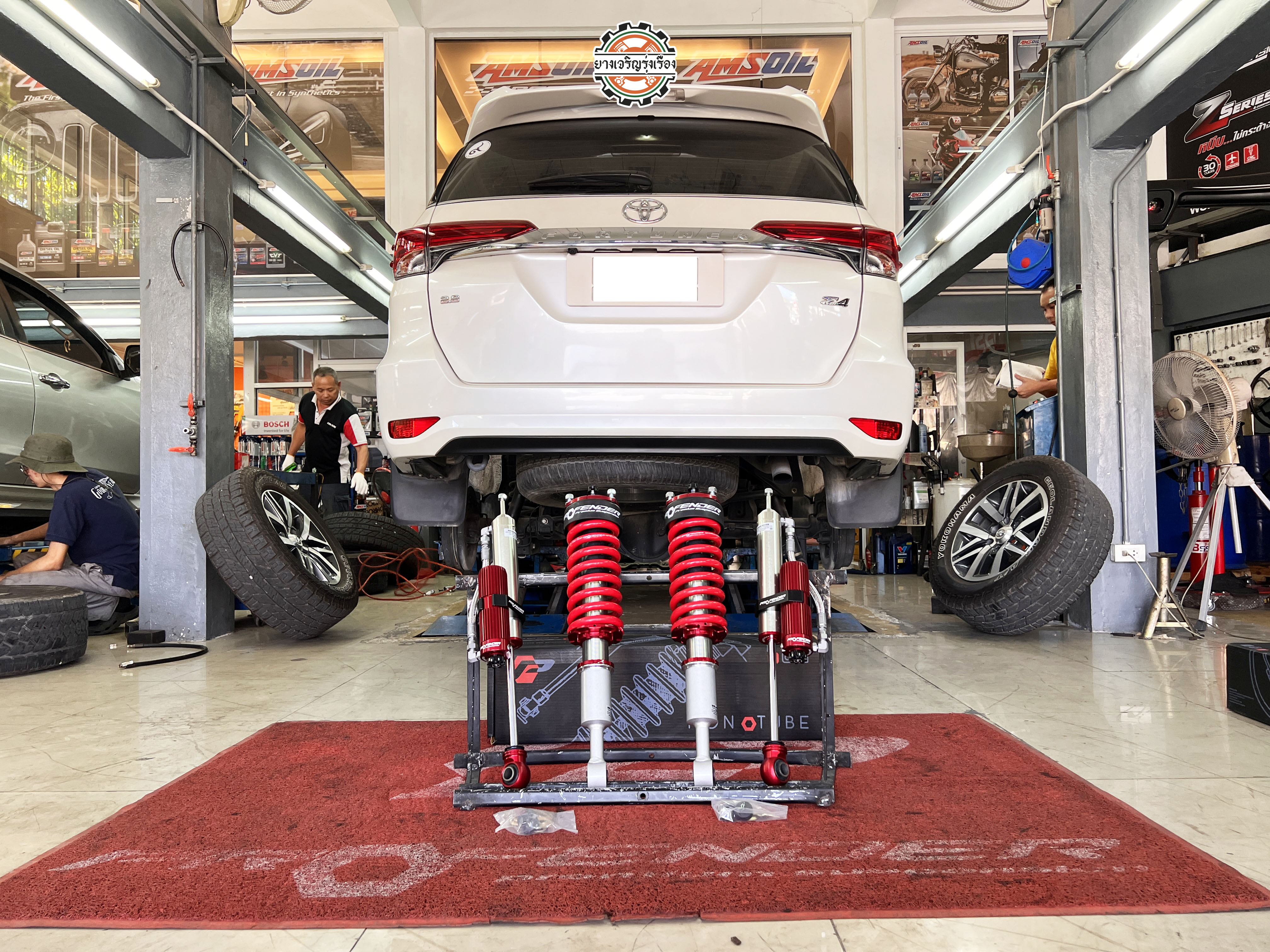 TOYOTA FORTUNER อัพเกรดช่วงล่างของรถยนต์ให้นุ่มนวล หนึบ ลดอาการโคลงเคลง เลือกใช้ PROFENDER QUEEN SERIES พร้อมบริการติดตั้ง ตั้งศูนย์ และ set up [+] PROFENDER QUEEN SERIES [+] PIGGY BACK 𝙊𝙪𝙧 𝙎𝙚𝙧𝙫𝙞𝙘𝙚 บริการทางร้าน เรารับทำอะไรบ้าง 🔧 ติดตั้งยางแบบไร้รอย 100% 🔧 บริการสลับยาง ตามอายุ 🔧 มียางรถยนต์ทุกยี่ห้อให้เลือกซื้อ 🔧 เช็คช่วงล่าง แก้ปัญหาให้ตรงจุด 🔧 บริการล้างลิ้นปีกผีเสื้อ 🔧 บริการเช็คระยะรถยนต์ 🔧 เปลี่ยนถ่ายของเหลวทั้งระบบ 🔧 ตั้งศูนย์ด้วยเครื่อง HUNTER นำเข้าจาก USA สอบถามข้อมูลเพิ่มเติม หรือนัดหมายเข้ารับบริการ Tel : 08-6569-1915 Tel : 08-6544-5963 Line id : @88rw Tiktok : https://www.tiktok.com/@88rwycrr Youtube : https://youtube.com/@88rw Facebook : https://www.facebook.com/@88rwtire Location : https://goo.gl/maps/HrNUAZXPN94KvxZ98?coh=178573&entry=tt #รถยนต์มีปัญหาไม่รู้ต้องแก้ตรงไหน ทางเรายินดี ตรวจหาปัญหาและหาวิธีแก้ บอกลูกค้าก่อนลงมือทำเสมอราคาเป็นธรรมไม่เอาเปรียบ สบายใจคุณลูกค้า ---------------------------------- ดูแลให้คำปรึกษาทุกปัญหาคาใจ ไม่ทิ้งลูกค้า มีบริการหลังการขาย 【ให้ผู้เชี่ยวชาญของเรา ดูแลรถคุณ】 ร้านยางเจริญรุ่งเรือง ยินดีต้อนรับครับ ---------------------------------- #โช๊คอัพรถยนต์ #monroe #yss #kayaba #profender #ร้านยางเจริญรุ่งเรือง #นนทบุรี #งามวงศ์วาน #amsfix #บริการช่วงล่างรถยนต์ #ซ่อมบำรุงช่วงล่าง #เซทอัพโช๊คอัพรถยนต์