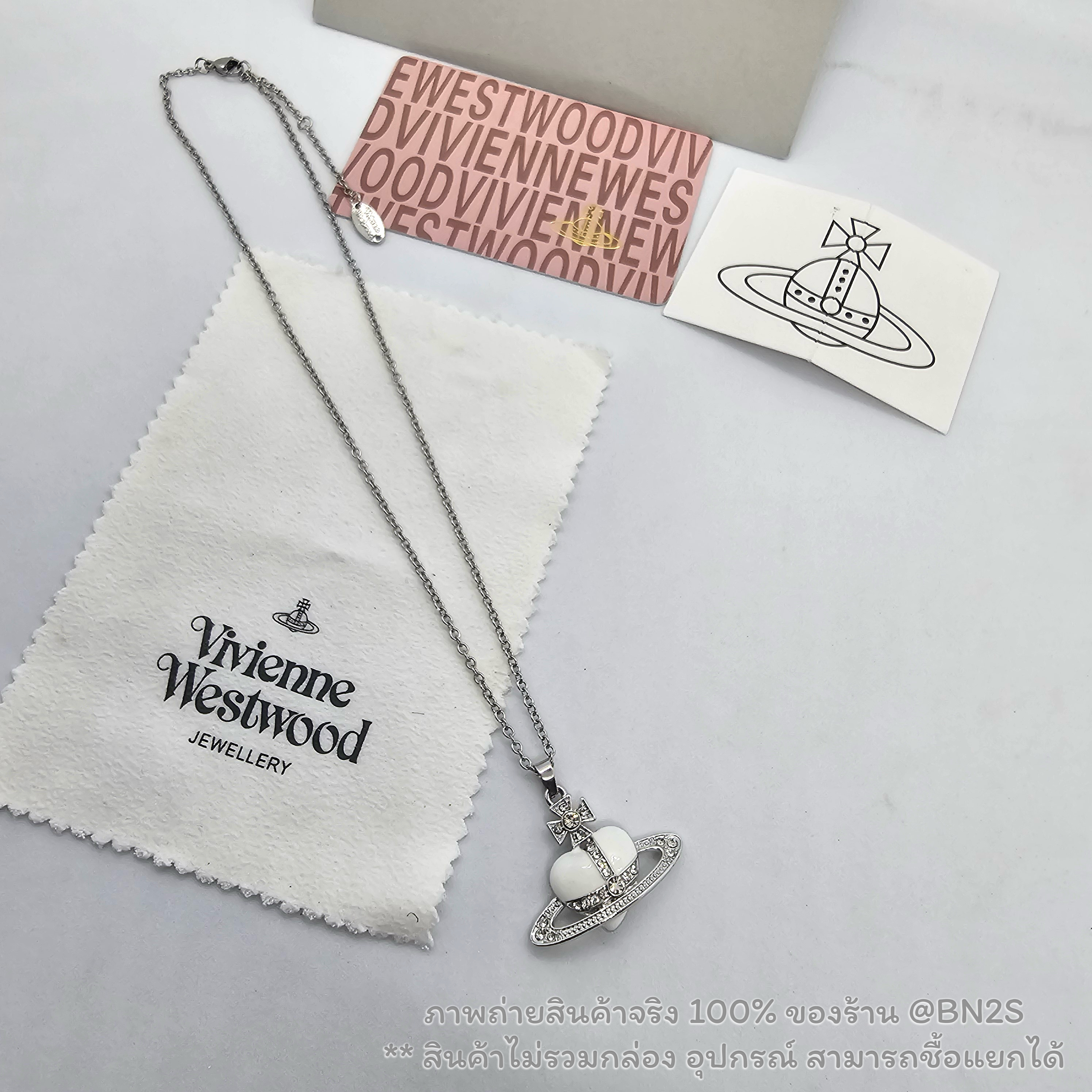 สีขาว | Vivienne Westwood Diamante Heart Pendant Necklace สร้อยคอรูปหัวใจ วิเวียน มี 4 สีให้เลือก ดำ ขาว ชมพู แดง สายโซ่อะไหล่เงิน งานปั๊มโลโก้ 1:1 ยาว 40 ซม.