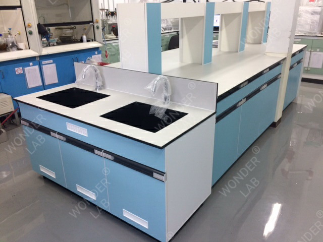 โต๊ะปฏิบัติการกลาง (ISLAND BENCH)