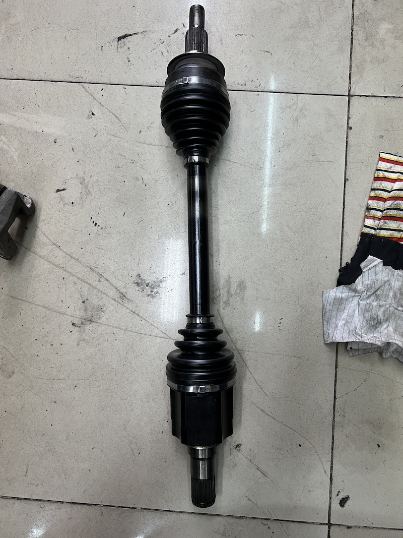 Mazda CX-5 KE | ซ่อมยางหุ้มเพลาขับ + ผ้าเบรก Nexzter PRO SPEC | เบรกมั่นใจ | ตั้งศูนย์ นนทบุรี ใครใช้ Mazda CX-5 (KE) แล้วเจอปัญหา ยางหุ้มเพลาขาด (จารบีรั่วซึม) หรือต้องการอัปเกรดระบบเบรกให้ หนึบแน่น สไตล์สปอร์ต... เราพร้อมดูแลทุกรายละเอียดเพื่อความปลอดภัยสูงสุด! เราจัดชุดใหญ่! ซ่อมเพลาขับ และอัปเกรดระบบเบรก! ✅ ซ่อมเพลาขับครบชุด: เปลี่ยนยางหุ้มเพลาขับหน้า ตัวใน-ตัวนอก พร้อมเติม จารบีสังเคราะห์คุณภาพสูง เพื่อยืดอายุการใช้งาน ✅ ผ้าเบรก Nexzter PRO SPEC (หน้า/หลัง): ผ้าเบรกเกรดสปอร์ตที่ให้แรงเบรกสูง ทนความร้อน 600°C มั่นใจแม้ขับเร็ว ✅ บริการเจียรจานเบรกละเอียด (หน้า/หลัง): เพื่อให้หน้าสัมผัสเรียบเนียน ผ้าเบรกทำงานได้เต็มประสิทธิภาพ 100% สิ่งที่จะได้รับหลังจากเข้ารับบริการ: รถกลับมานิ่งสนิท: แก้ปัญหาเสียง "กึกๆ" หรืออาการสั่นที่เกิดจากจารบีในเพลาขับแห้ง เบรกแรง คุมอยู่: สมรรถนะการหยุดรถที่เหนือกว่า OEM อย่างชัดเจน จบครบในที่เดียว: ติดตั้ง Setup และบริการ ตั้งศูนย์ (Hunter) ที่ร้าน ยางเจริญรุ่งเรือง นนทบุรี เหมาะสำหรับใคร? เจ้าของ CX-5 ที่ต้องการฟื้นฟูระบบขับเคลื่อนและอัปเกรดเบรกไปพร้อมกัน ผู้ที่ต้องการอะไหล่และบริการคุณภาพสูงในย่านงามวงศ์วาน 👉 อย่าปล่อยให้ยางหุ้มเพลาขาด! แวะมาให้เราตรวจเช็กและอัปเกรดความมั่นใจวันนี้ครับ 📌 สอบถามข้อมูลเพิ่มเติม หรือนัดหมายเข้ารับบริการ ☎️ : 08-6569-1915 ☎️ : 08-6544-5963 💬 Line id : @88rw 📍 Location : https://goo.gl/maps/HrNUAZXPN94KvxZ98 🌐 Facebook : https://www.facebook.com/88rwtire #Mazda #CX5 #CX5KE #Nexzter #PROSPEC #ยางหุ้มเพลา #ซ่อมเพลาขับ #จารบีสังเคราะห์ #ผ้าเบรก #ช่วงล่าง #ยางเจริญรุ่งเรือง #นนทบุรี #งามวงศ์วาน #ตั้งศูนย์ #ร้านซ่อมช่วงล่างดีๆใกล้ฉัน