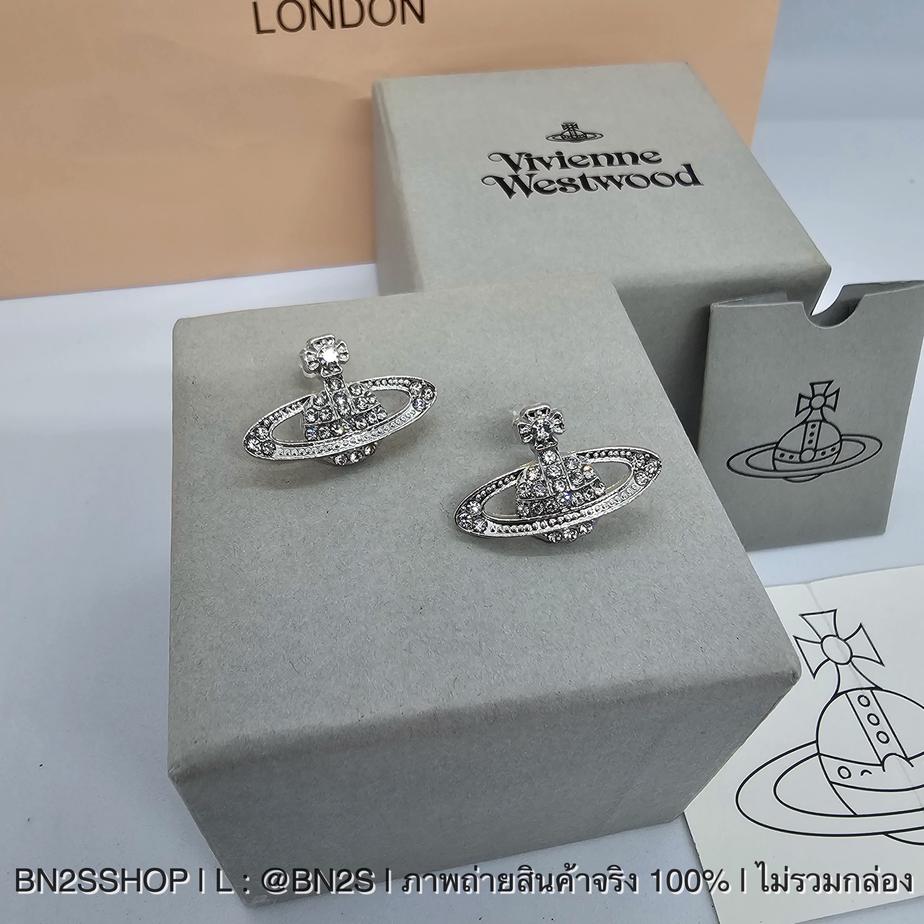 สีเงิน | Vivienne Westwood Mini Bas Earrings ต่างหูวิวเวียน จี้ดาวเสาร์ รุ่นคลาสสิค ปั๊มแบรนด์ ด้านหลัง ราคาไม่แพง
