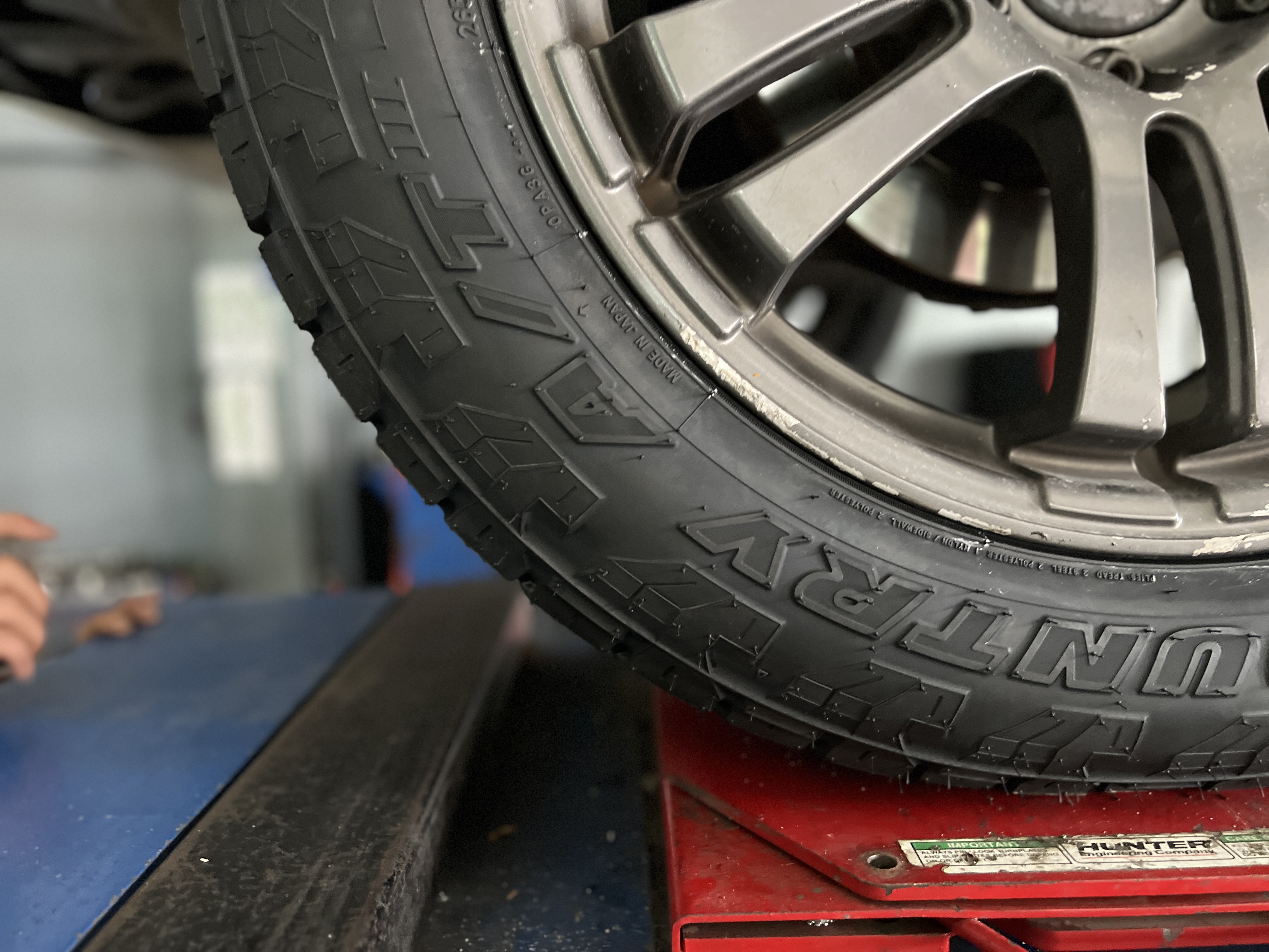 TOYOTA HILUX VIGO แฟนเพจชาวต่างชาติ เข้ารับบริการเปลี่ยนยางรถยนต์เน้นใช้งานลุยๆแบบมืออาชีพ [+] TOYO OPEN COUNTRY AT3 ขนาด 265/55R20 𝙊𝙪𝙧 𝙎𝙚𝙧𝙫𝙞𝙘𝙚 บริการทางร้าน เรารับทำอะไรบ้าง 🔧 ติดตั้งยางแบบไร้รอย 100% 🔧 บริการสลับยาง ตามอายุ 🔧 มียางรถยนต์ทุกยี่ห้อให้เลือกซื้อ 🔧 เช็คช่วงล่าง แก้ปัญหาให้ตรงจุด 🔧 บริการล้างลิ้นปีกผีเสื้อ 🔧 บริการเช็คระยะรถยนต์ 🔧 เปลี่ยนถ่ายของเหลวทั้งระบบ 🔧 ตั้งศูนย์ด้วยเครื่อง HUNTER นำเข้าจาก USA สอบถามข้อมูลเพิ่มเติม หรือนัดหมายเข้ารับบริการ Tel : 08-6569-1915 Tel : 08-6544-5963 Line id : @88rw Tiktok : https://www.tiktok.com/@88rwycrr Youtube : https://youtube.com/@88rw Facebook : https://www.facebook.com/otaninon Location : https://goo.gl/maps/HrNUAZXPN94KvxZ98?coh=178573&entry=tt #รถยนต์มีปัญหาไม่รู้ต้องแก้ตรงไหน ทางเรายินดี ตรวจหาปัญหาและหาวิธีแก้ บอกลูกค้าก่อนลงมือทำเสมอราคาเป็นธรรมไม่เอาเปรียบ สบายใจคุณลูกค้า ---------------------------------- ดูแลให้คำปรึกษาทุกปัญหาคาใจ ไม่ทิ้งลูกค้า มีบริการหลังการขาย 【ให้ผู้เชี่ยวชาญของเรา ดูแลรถคุณ】 ร้านยางเจริญรุ่งเรือง ยินดีต้อนรับครับ ---------------------------------- #โช๊คอัพรถยนต์ #monroe #yss #kayaba #profender #ร้านยางเจริญรุ่งเรือง #นนทบุรี #งามวงศ์วาน #amsfix #บริการช่วงล่างรถยนต์ #ซ่อมบำรุงช่วงล่าง #เซทอัพโช๊คอัพรถยนต์