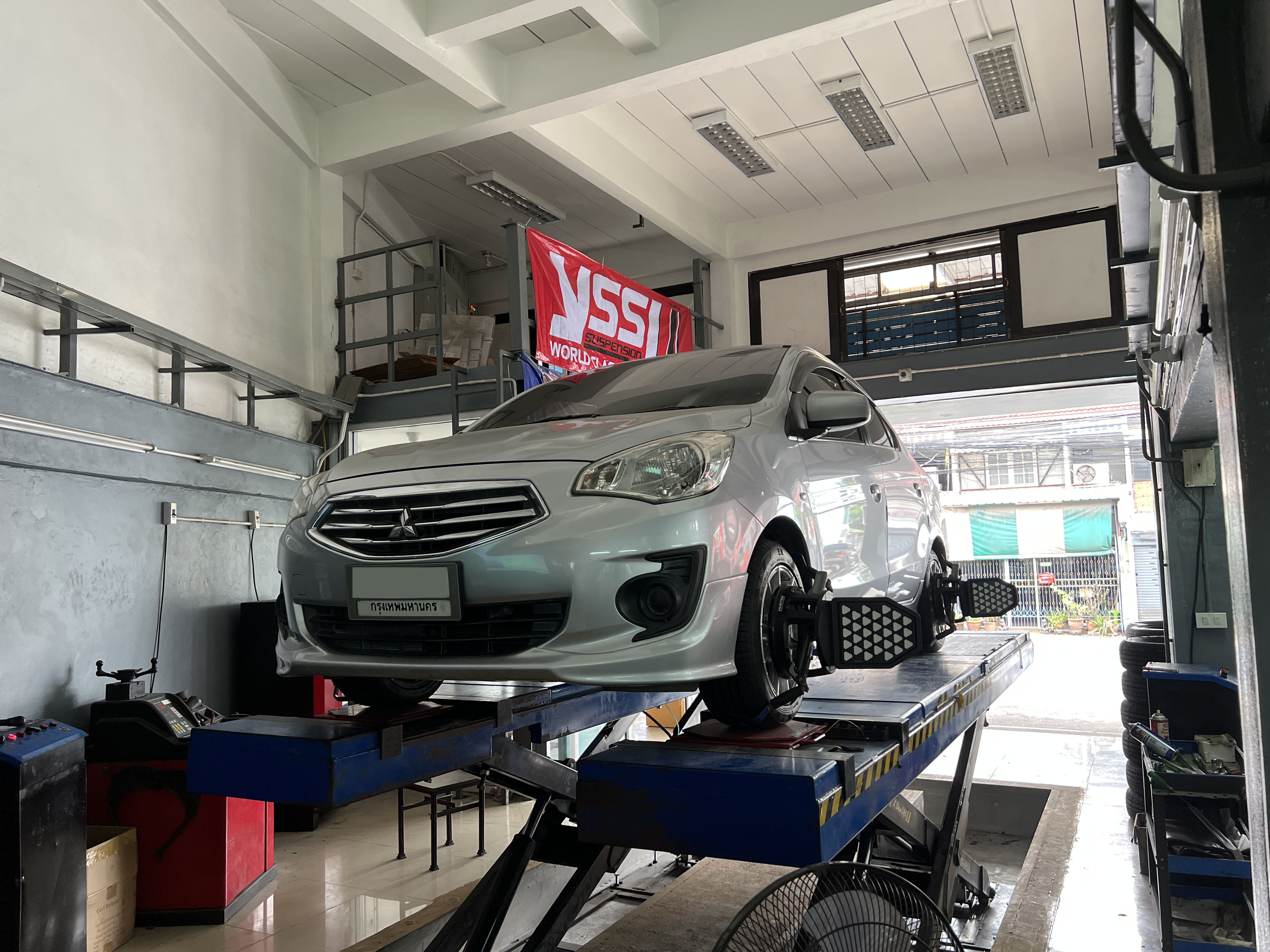 Mitsubishi Attrage เปลี่ยนยางรถยนต์ เน้นใช้งานประจำวัน ไม่ต้องการสมรรถนะสูงมากนัก [+] OTANI EK1000 [+] ขนาด 195/50R15 โปรโมชั่นราคาพิเศษ ติดต่อสอบถามเพิ่มเติม โทร : 08-6569-1915 บุ๊ก และทีมงาน ยินดีต้อนรับครับ 𝙊𝙪𝙧 𝙎𝙚𝙧𝙫𝙞𝙘𝙚 บริการทางร้าน เรารับทำอะไรบ้าง 🔧 ติดตั้งยางแบบไร้รอย 100% 🔧 บริการสลับยาง ตามอายุ 🔧 มียางรถยนต์ทุกยี่ห้อให้เลือกซื้อ 🔧 เช็คช่วงล่าง แก้ปัญหาให้ตรงจุด 🔧 บริการล้างลิ้นปีกผีเสื้อ 🔧 บริการเช็คระยะรถยนต์ 🔧 เปลี่ยนถ่ายของเหลวทั้งระบบ 🔧 ตั้งศูนย์ด้วยเครื่อง HUNTER นำเข้าจาก USA #รถยนต์มีปัญหาไม่รู้ต้องแก้ตรงไหน ทางเรายินดี ตรวจหาปัญหาและหาวิธีแก้ บอกลูกค้าก่อนลงมือทำเสมอราคาเป็นธรรมไม่เอาเปรียบ สบายใจคุณลูกค้า ---------------------------------- ดูแลให้คำปรึกษาทุกปัญหาคาใจ ไม่ทิ้งลูกค้า มีบริการหลังการขาย 【ให้ผู้เชี่ยวชาญของเรา ดูแลรถคุณ】 ร้านยางเจริญรุ่งเรือง ยินดีต้อนรับครับ #ยางรถยนต์ #otani #ek1000
