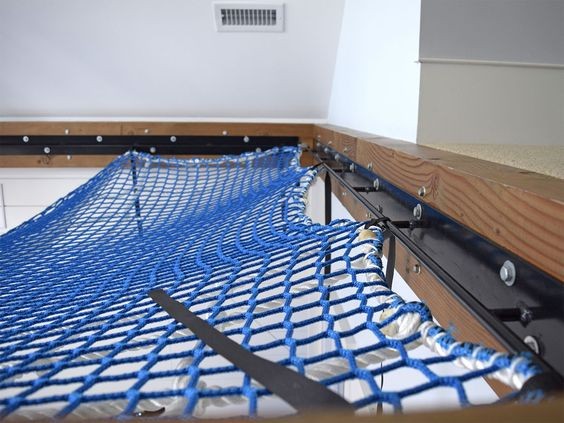 ตาข่ายกันตกจากเชือกโพลีเอสเตอร์ Safetynets Blue 2.5 มิล ช่องตา 1.5x1.5CM. รองรับน้ำหนักคน และวัสดุที่ตกหล่นจากงานก่อสร้าง พร้อมร้อยเชือกขอบ ติดตั้งได้ทันที