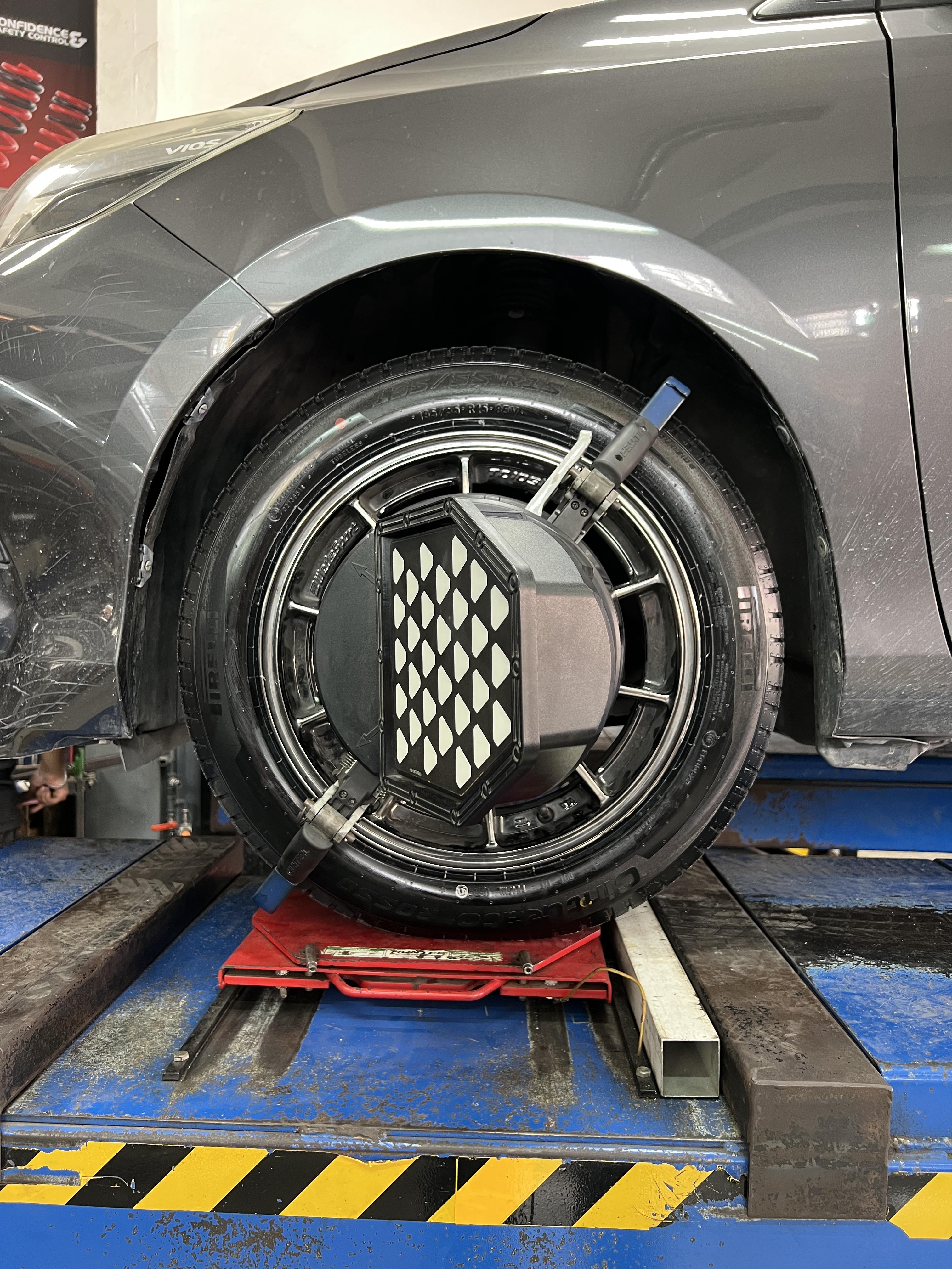 TOYOTA YARIS ATIV เปลี่ยนยางรถยนต์ [+] PIRELLI CINTURATO ROSSO 195/55R15 โทร : 08-6569-1915 บุ๊ก Line id : @88rw Location : https://goo.gl/maps/HrNUAZXPN94KvxZ98? รถยนต์มีปัญหาไม่รู้ต้องแก้ตรงไหน ทางเรายินดี ตรวจหาปัญหาและหาวิธีแก้ บอกลูกค้าก่อนลงมือทำเสมอด้วยราคาเป็นธรรม เวลาบริการ วันจันทร์-วันอาทิตย์ 09:00 น. - 17.30 น. #pirelli #PirelliRosso #ToyotaYarisAtiv #โช้คอัพ #ช่วงล่าง #โช๊ค #ยางรถยนต์
