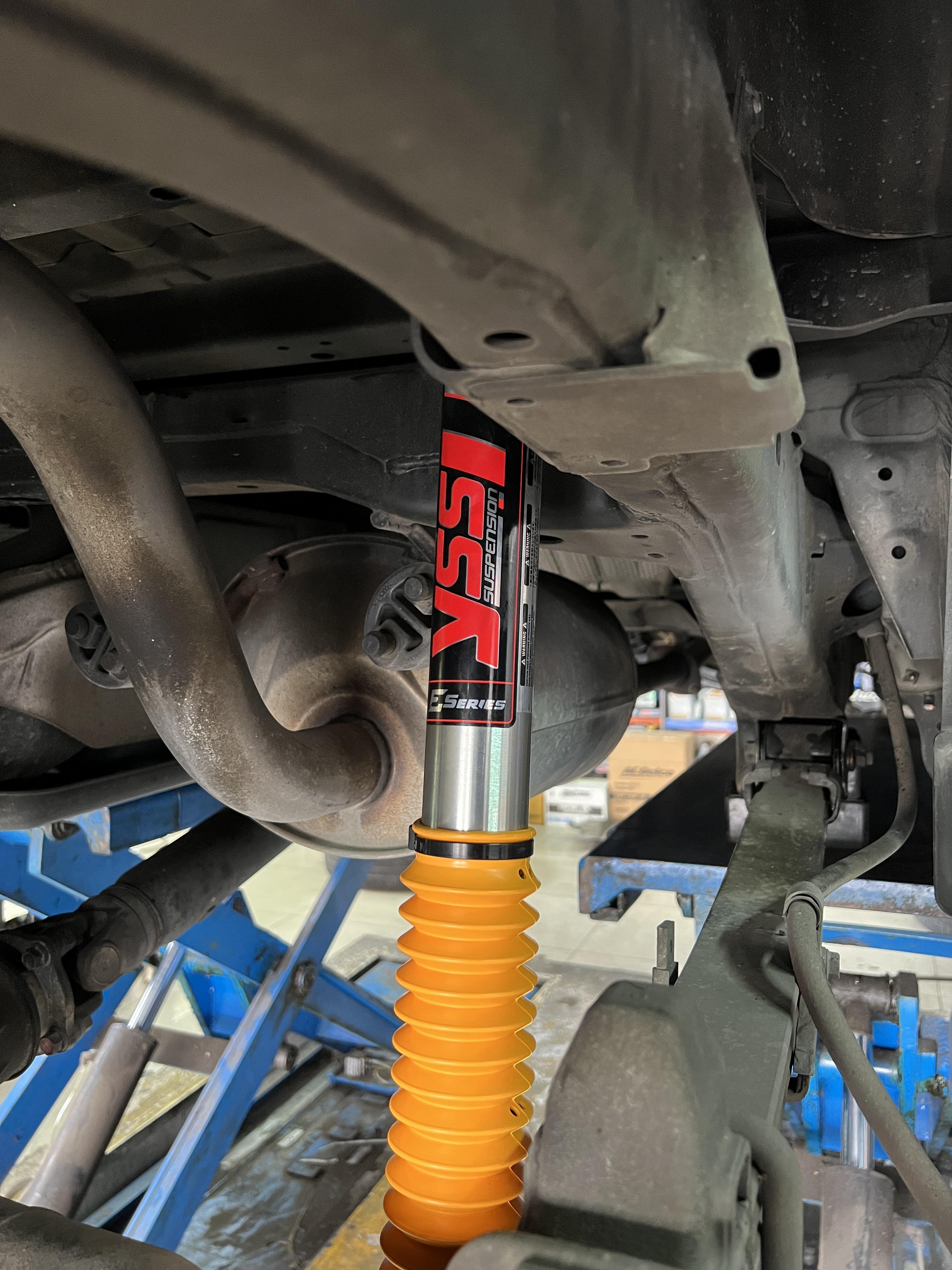 TOYOTA REVO ROCCO อัพเกรดช่วงล่าง แก้ไขอาการเด้งส่าย เพิ่มความนุ่มนวล [+] YSS E SERIES [+] YSS SPRING PERFORMANCE Location : https://goo.gl/maps/HrNUAZXPN94KvxZ98? รถยนต์มีปัญหาไม่รู้ต้องแก้ตรงไหน ทางเรายินดี ตรวจหาปัญหาและหาวิธีแก้ บอกลูกค้าก่อนลงมือทำเสมอด้วยราคาเป็นธรรม เวลาบริการ วันจันทร์-วันอาทิตย์ 09:00 น. - 17.30 น. #ysseseries #ToyotaRevoRocco #โช้คอัพ #ช่วงล่าง #โช๊ค #ยางรถยนต์
