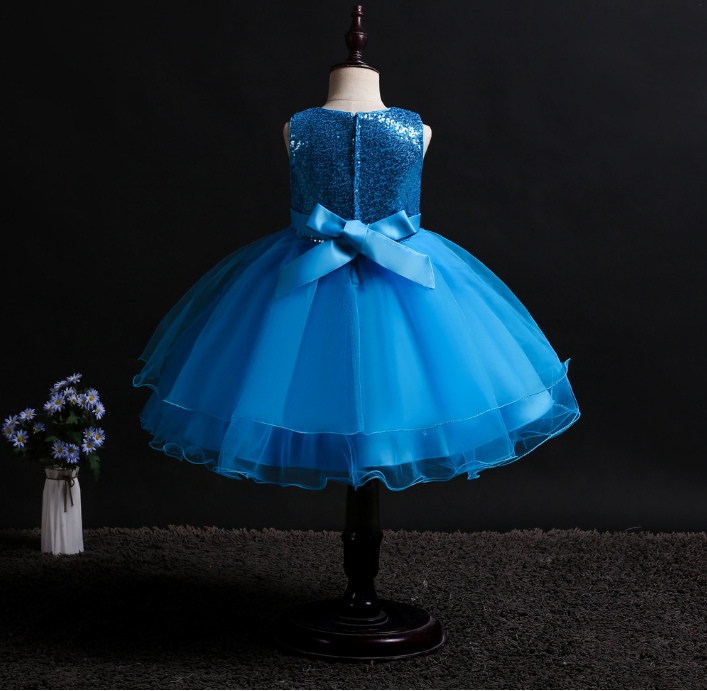 ชุดเดรสออกงานเด็กสีฟ้า เย็บตกแต่งเลื่อมระยิบระยับไม่หลุด กระโปรงเป็นชั้นๆๆน่ารัก ด้านหลังมีโบว์ผูก