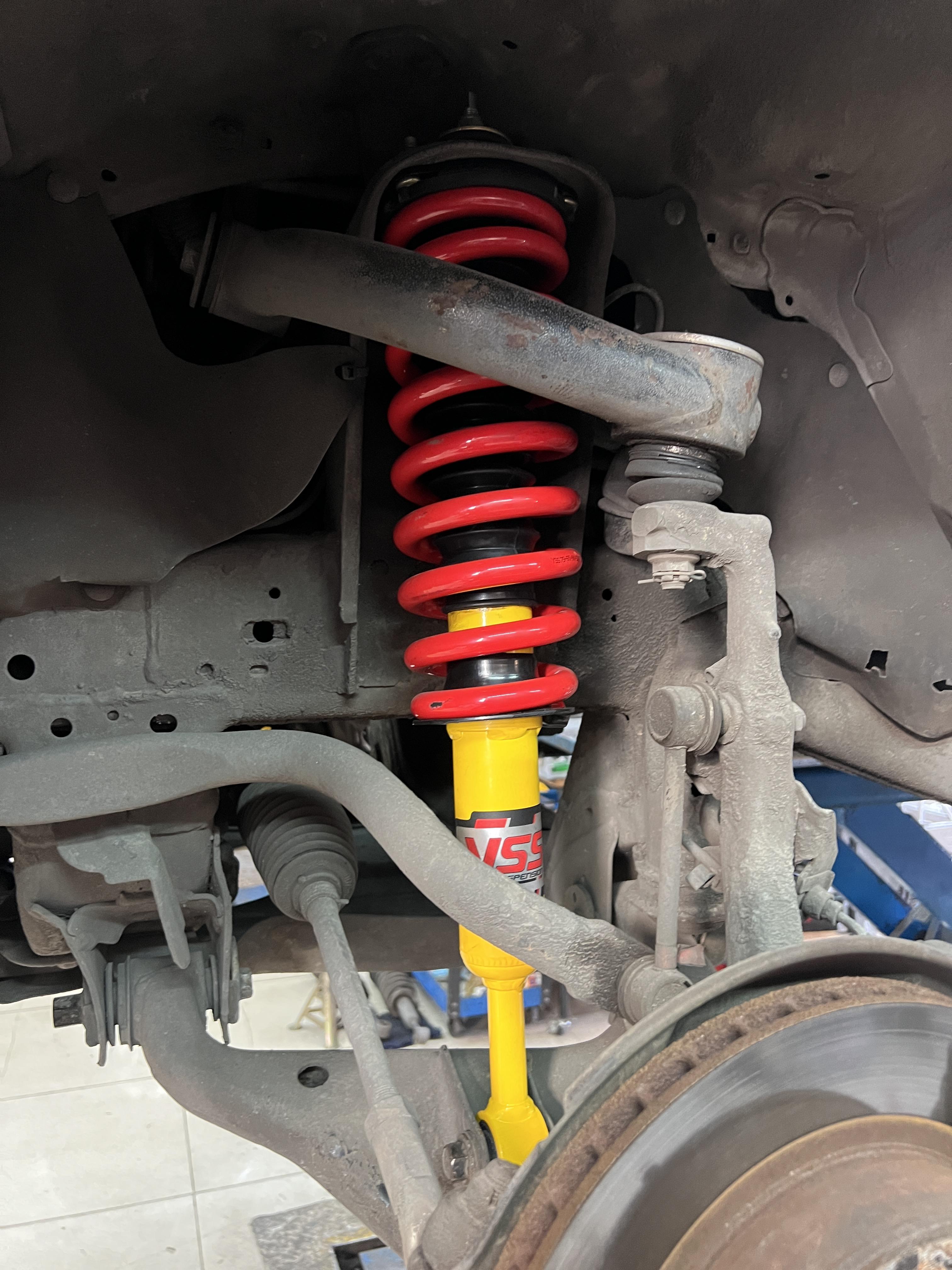 TOYOTA VIGO เปลี่ยนโช้คอัพอัพเกรดช่วงล่าง [+] YSS DTG [+] YSS PERFORMANCE SPRING สอบถามข้อมูลเพิ่มเติม หรือ นัดหมายเข้ารับบริการ โทร. 08-6569-1915 Location : https://goo.gl/maps/HrNUAZXPN94KvxZ98? รถยนต์มีปัญหาไม่รู้ต้องแก้ตรงไหน ทางเรายินดี ตรวจหาปัญหาและหาวิธีแก้ บอกลูกค้าก่อนลงมือทำเสมอด้วยราคาเป็นธรรม เวลาบริการ วันจันทร์-วันอาทิตย์ 09:00 น. - 17.30 น. #Toyotavigo #yssdtg #YSSspring #โช้คอัพ #ช่วงล่าง #โช๊ค #ยางรถยนต์