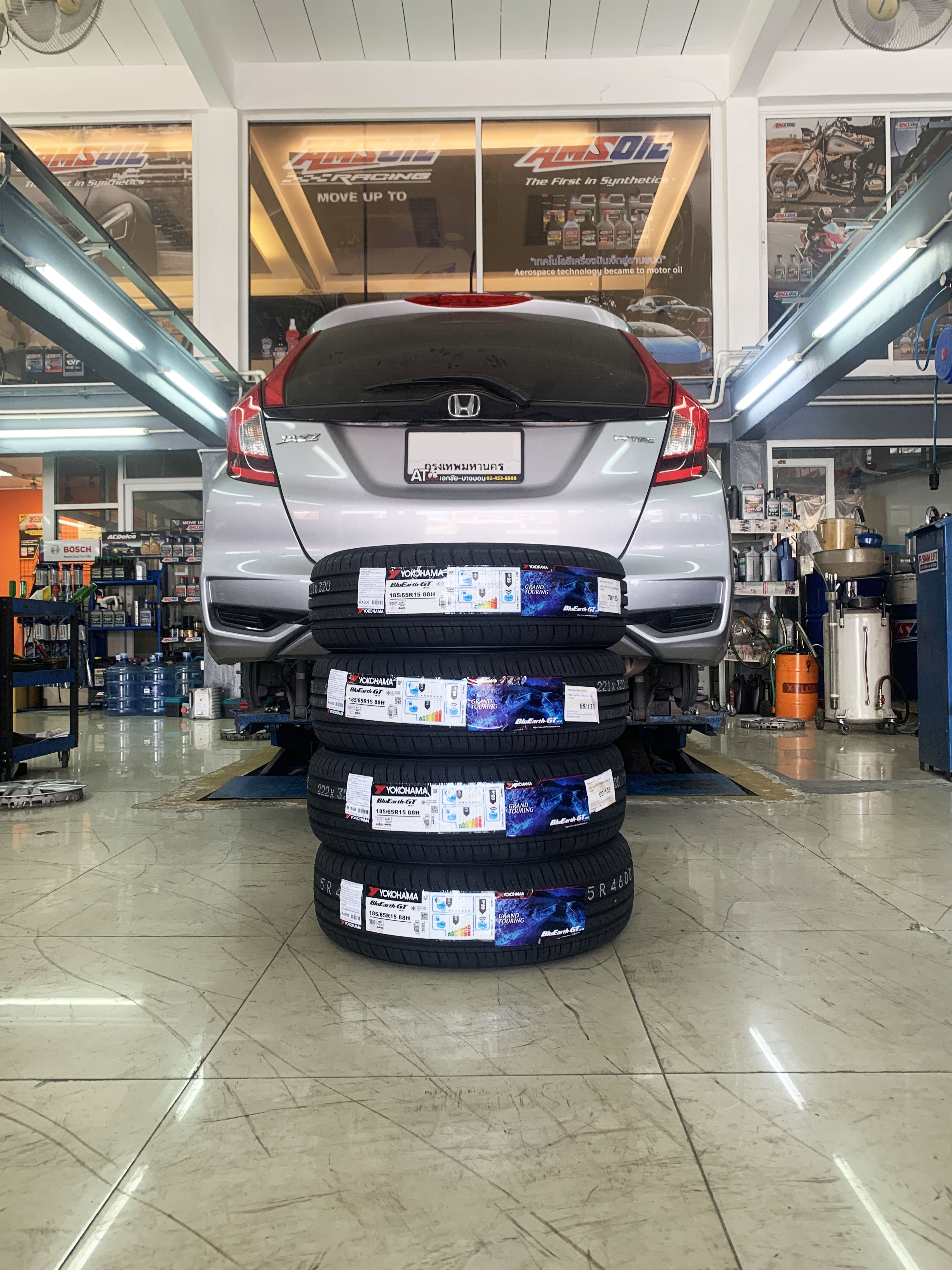 Honda Jazz GK เปลี่ยนยางรถยนต์ใช้งานรุ่นเดิม นุ่มหนึบ [+] YOKOHAMA BLUEARTH AE51 Made in Japan ขนาด 185/65R15 𝙊𝙪𝙧 𝙎𝙚𝙧𝙫𝙞𝙘𝙚 บริการทางร้าน เรารับทำอะไรบ้าง 🔧 ติดตั้งยางแบบไร้รอย 100% 🔧 บริการสลับยาง ตามอายุ 🔧 มียางรถยนต์ทุกยี่ห้อให้เลือกซื้อ 🔧 เช็คช่วงล่าง แก้ปัญหาให้ตรงจุด 🔧 บริการล้างลิ้นปีกผีเสื้อ 🔧 บริการเช็คระยะรถยนต์ 🔧 เปลี่ยนถ่ายของเหลวทั้งระบบ 🔧 ตั้งศูนย์ด้วยเครื่อง HUNTER นำเข้าจาก USA สอบถามข้อมูลเพิ่มเติม หรือนัดหมายเข้ารับบริการ Tel : 08-6569-1915 Tel : 08-6544-5963 Line id : @88rw Tiktok : https://www.tiktok.com/@88rwycrr Youtube : https://youtube.com/@88rw Facebook : https://www.facebook.com/otaninon Location : https://goo.gl/maps/HrNUAZXPN94KvxZ98?coh=178573&entry=tt #รถยนต์มีปัญหาไม่รู้ต้องแก้ตรงไหน ทางเรายินดี ตรวจหาปัญหาและหาวิธีแก้ บอกลูกค้าก่อนลงมือทำเสมอราคาเป็นธรรมไม่เอาเปรียบ สบายใจคุณลูกค้า ---------------------------------- ดูแลให้คำปรึกษาทุกปัญหาคาใจ ไม่ทิ้งลูกค้า มีบริการหลังการขาย 【ให้ผู้เชี่ยวชาญของเรา ดูแลรถคุณ】 ร้านยางเจริญรุ่งเรือง ยินดีต้อนรับครับ ---------------------------------- #โช๊คอัพรถยนต์ #monroe #yss #kayaba #profender #ร้านยางเจริญรุ่งเรือง #นนทบุรี #งามวงศ์วาน #amsfix #บริการช่วงล่างรถยนต์ #ซ่อมบำรุงช่วงล่าง #เซทอัพโช๊คอัพรถยนต์