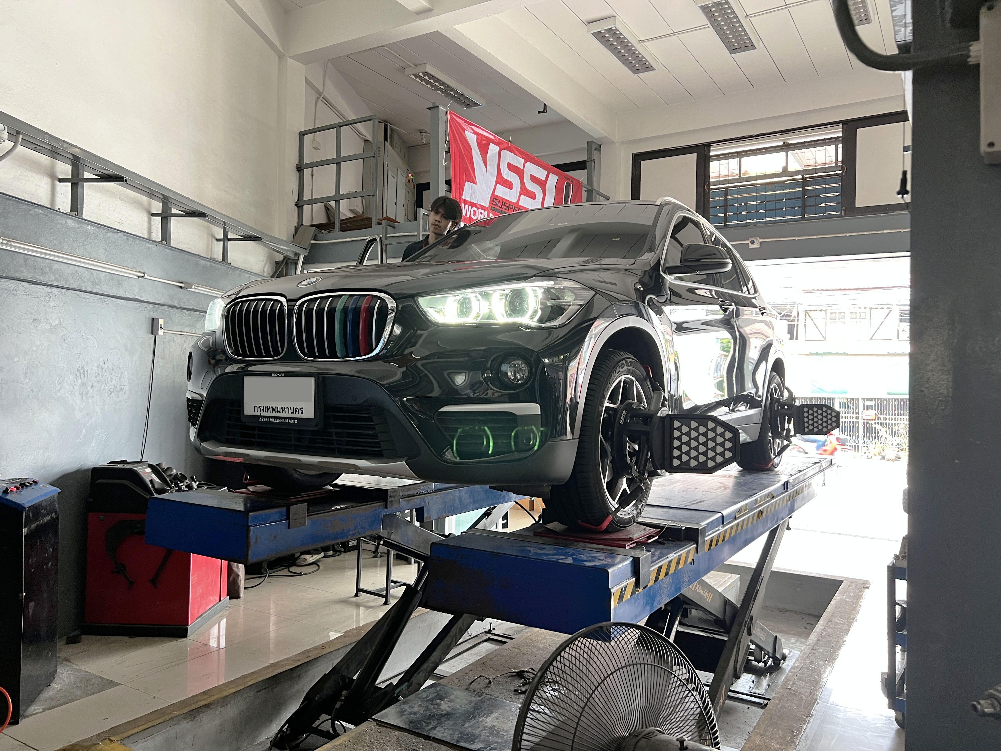 BMW X1 เปลี่ยนยางรถยนต์ใหม่ใช้งาน รุ่นเดิม เน้นนุ่มนวล ใช้งานประจำวัน [+] Michelin Primacy 3st [+] ขนาด 225/50R18 โปรโมชั่นราคาพิเศษ ติดต่อสอบถามเพิ่มเติม โทร : 08-6569-1915 บุ๊ก และทีมงาน ยินดีต้อนรับครับ 𝙊𝙪𝙧 𝙎𝙚𝙧𝙫𝙞𝙘𝙚 บริการทางร้าน เรารับทำอะไรบ้าง 🔧 ติดตั้งยางแบบไร้รอย 100% 🔧 บริการสลับยาง ตามอายุ 🔧 มียางรถยนต์ทุกยี่ห้อให้เลือกซื้อ 🔧 เช็คช่วงล่าง แก้ปัญหาให้ตรงจุด 🔧 บริการล้างลิ้นปีกผีเสื้อ 🔧 บริการเช็คระยะรถยนต์ 🔧 เปลี่ยนถ่ายของเหลวทั้งระบบ 🔧 ตั้งศูนย์ด้วยเครื่อง HUNTER นำเข้าจาก USA #รถยนต์มีปัญหาไม่รู้ต้องแก้ตรงไหน ทางเรายินดี ตรวจหาปัญหาและหาวิธีแก้ บอกลูกค้าก่อนลงมือทำเสมอราคาเป็นธรรมไม่เอาเปรียบ สบายใจคุณลูกค้า ---------------------------------- ดูแลให้คำปรึกษาทุกปัญหาคาใจ ไม่ทิ้งลูกค้า มีบริการหลังการขาย 【ให้ผู้เชี่ยวชาญของเรา ดูแลรถคุณ】 ร้านยางเจริญรุ่งเรือง ยินดีต้อนรับครับ #ยางรถยนต์ #michelin #primacy3st #bmw