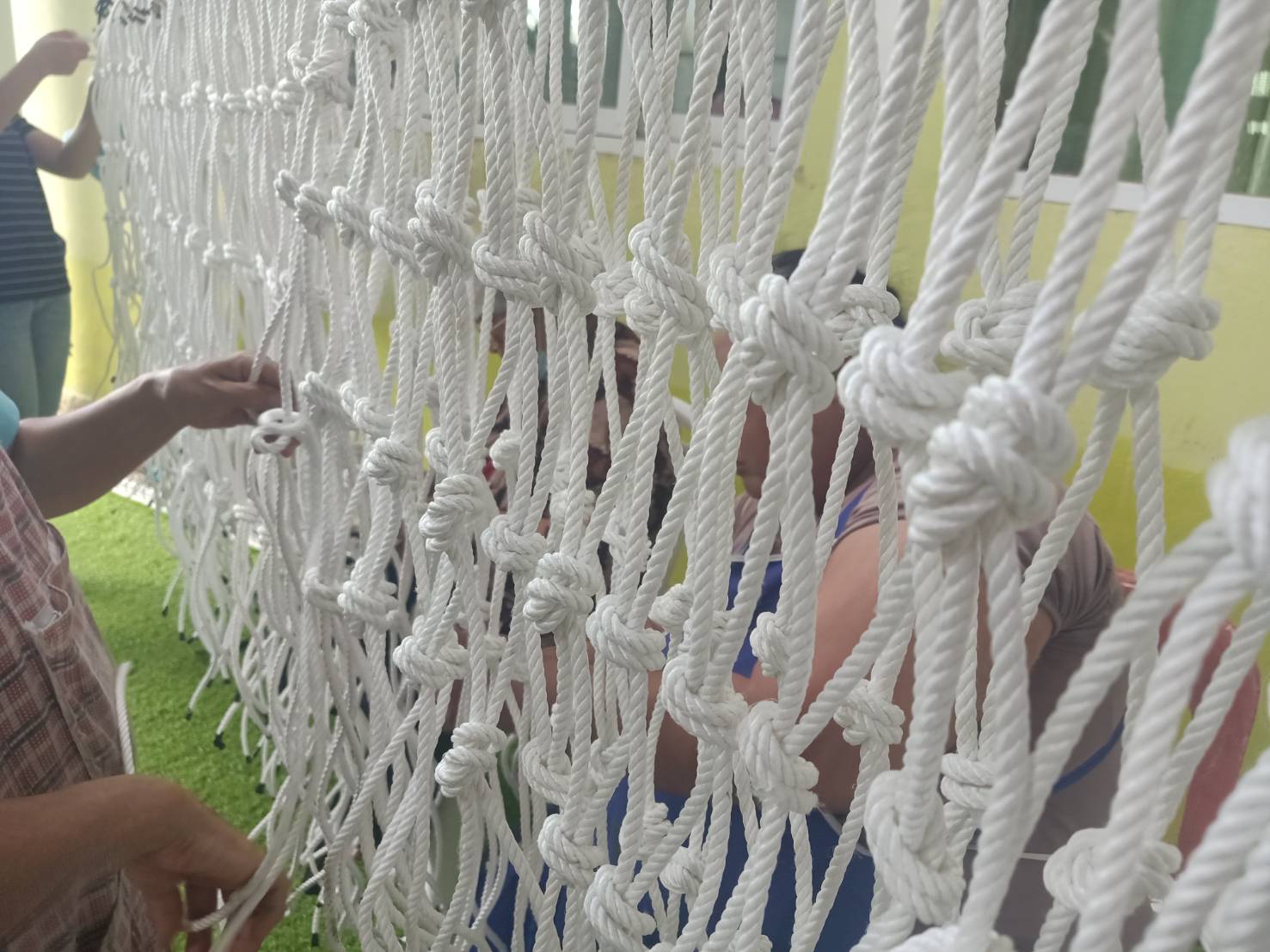 ตาข่ายกันตกสีขาว เชือกถักตาข่ายเชือกโพลีเอสเตอร์ เส้นโตพิเศษ แข็งแรง ทนทานเป็นพิเศษ