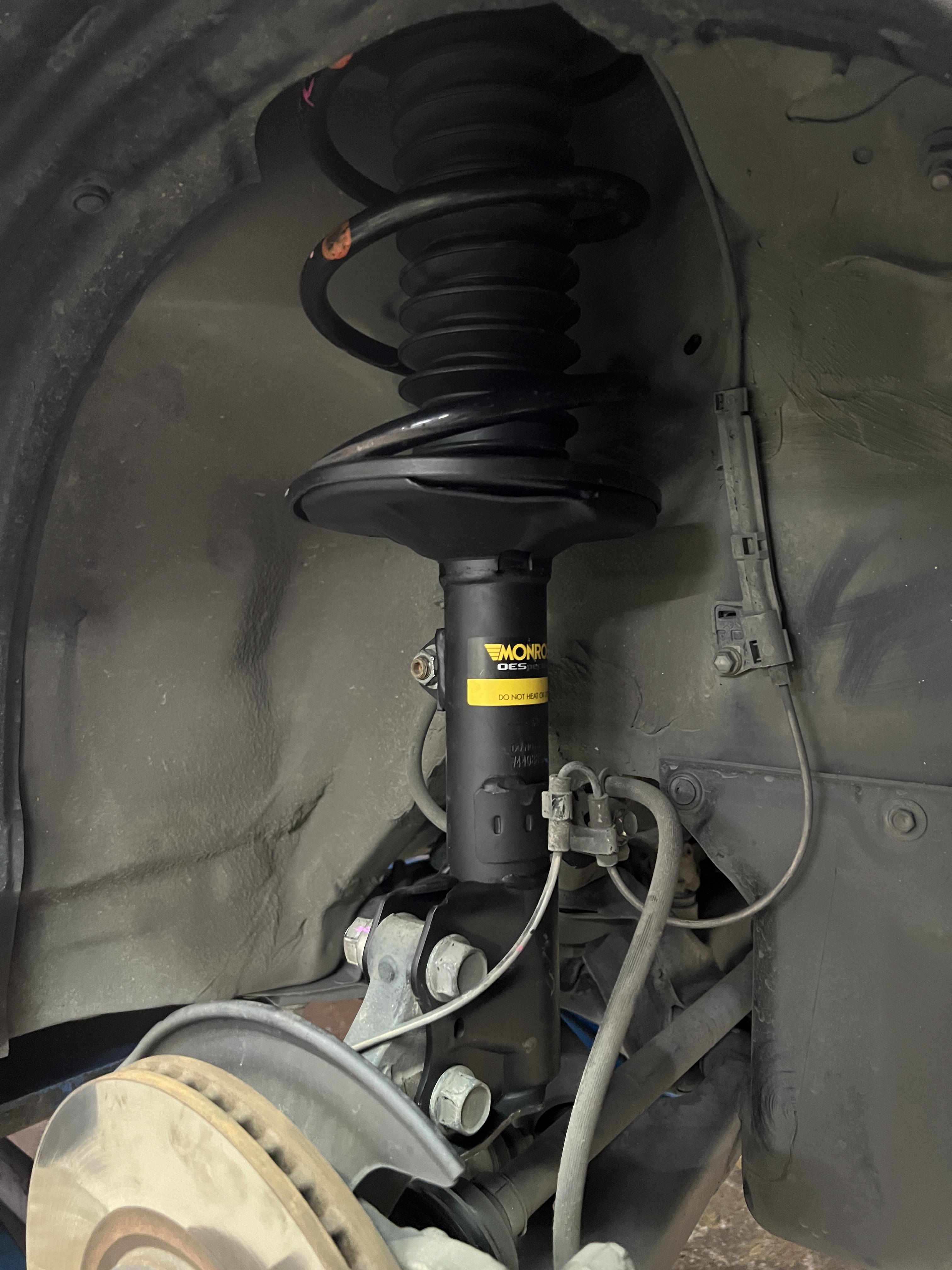 TOYOTA ALTIS 2010 เปลี่ยนยางรถยนต์ พร้อมบริการซ่อมบำรุงช่วงล่าง [+] BRIDGESTONE TURANZA T005A 205/55R16 [+] MONROE OE SPECTRUM พร้อมอะไหล่ครบชุด *เพื่อความรวดเร็วนัดหมายก่อนเข้ารับบริการครับ 𝙊𝙪𝙧 𝙎𝙚𝙧𝙫𝙞𝙘𝙚 บริการทางร้านเรารับทำอะไรบ้าง 👉มียางรถยนต์ทุกยี่ห้อให้เลือกซื้อ 👉โช้คอัพ สปริง 👉เช็คช่วงล่าง แก้ปัญหาให้ตรงจุด 👉ติดตั้งยางแบบไร้รอย 100% 👉บริการสลับยาง ตามอายุ 👉บริการล้างลิ้นปีกผีเสื้อ 👉บริการเช็คระยะรถยนต์ 👉เปลี่ยนถ่ายของเหลวทั้งระบบ 👉ตั้งศูนย์ด้วยเครื่อง HUNTER นำเข้าจาก USA สอบถามข้อมูลเพิ่มเติม หรือนัดหมายเข้ารับบริการ ☎️ : 08-6569-1915 ☎️ : 08-6544-5963 Line id : @88rw Facebook : https://www.facebook.com/88rwtire Location : https://goo.gl/maps/HrNUAZXPN94KvxZ98? #รถยนต์มีปัญหาไม่รู้ต้องแก้ตรงไหน ทางเรายินดี ตรวจหาปัญหาและหาวิธีแก้ บอกลูกค้าก่อนลงมือทำเสมอราคาเป็นธรรม #monroe #OESpectrum #Bridgestone