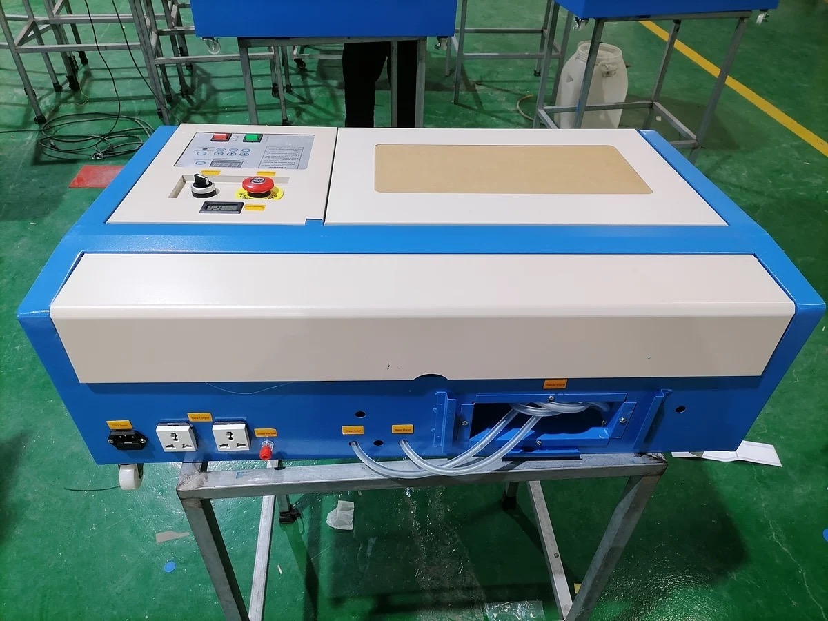 เครื่องยิงเลเซอร์ เครื่องทำตรายางรุ่น3020 50W